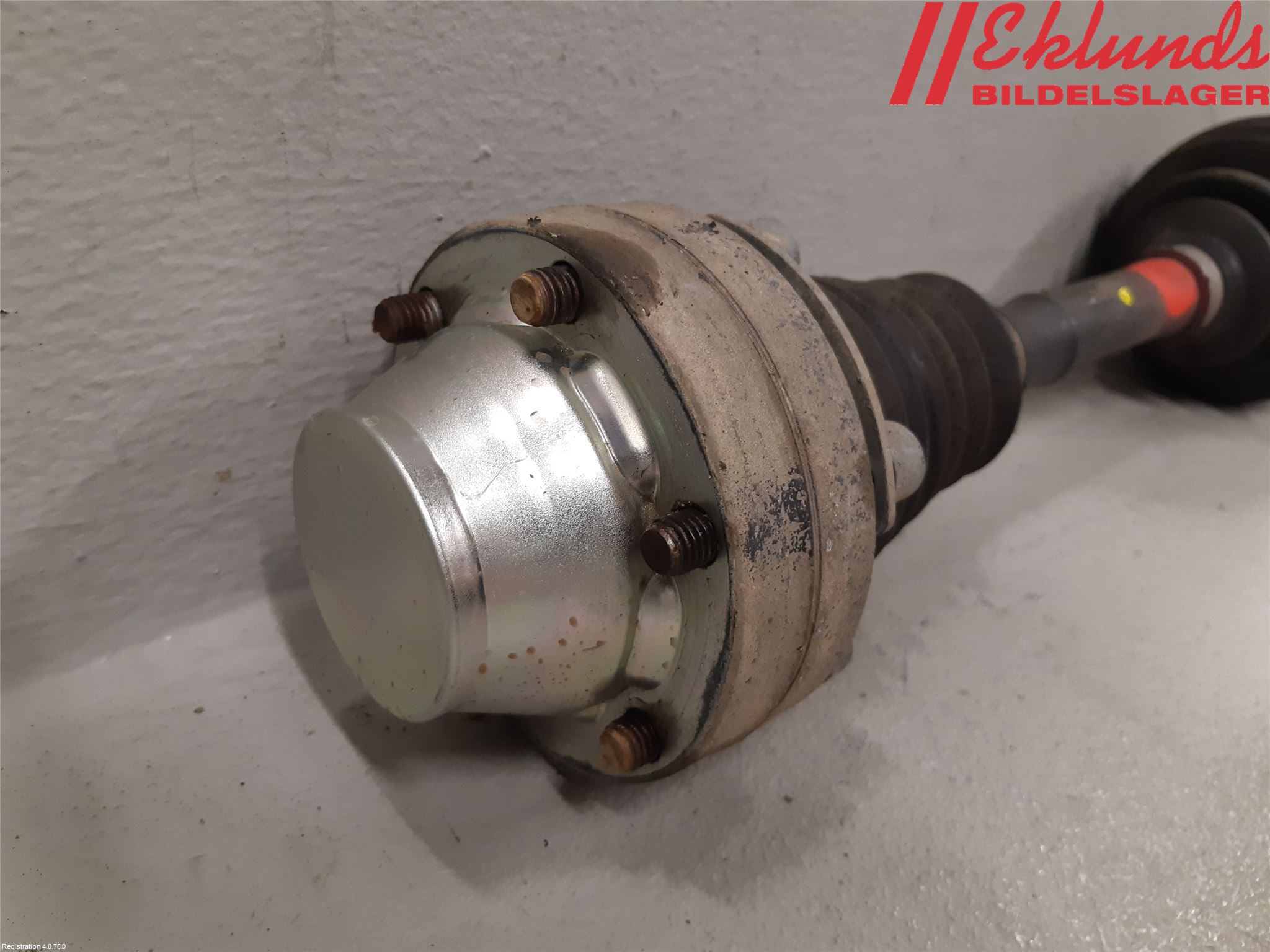 Volkswagen VW AMAROK 2H 10-22 Drivaxel Fram Vänster