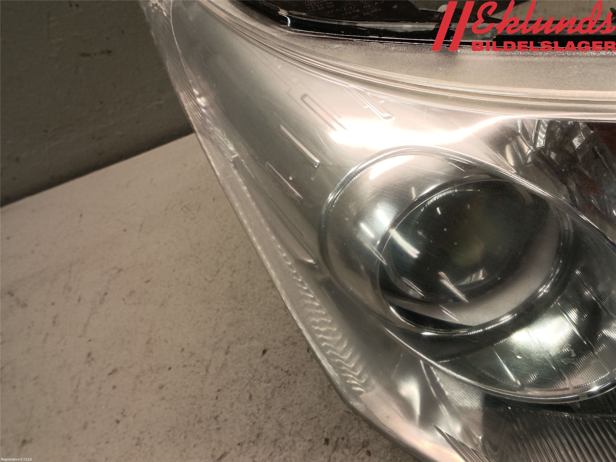Toyota AVENSIS 09-15 Strålkastare Höger