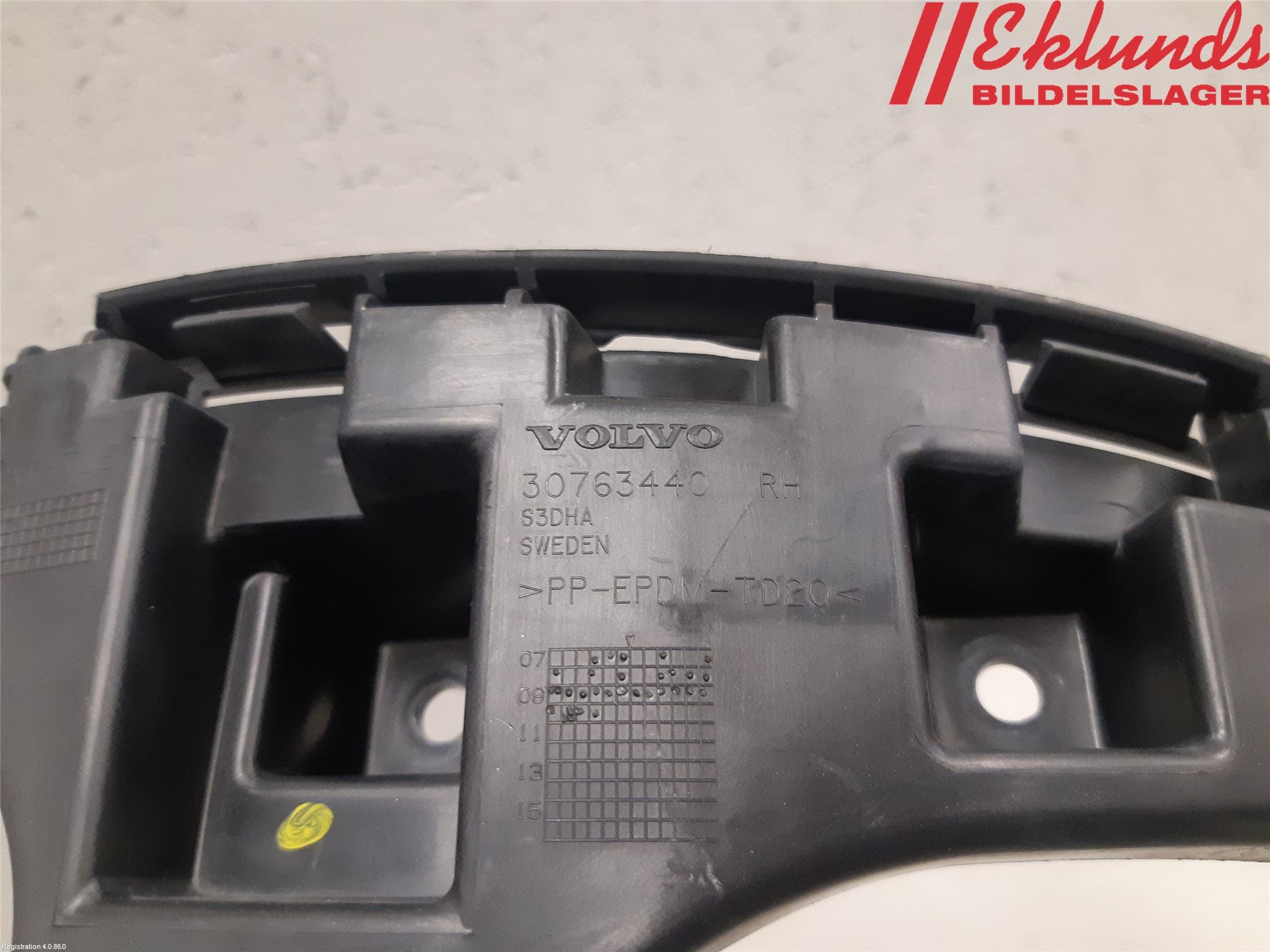 Volvo XC60 09-13 Stötfångarfäste Bak Hö