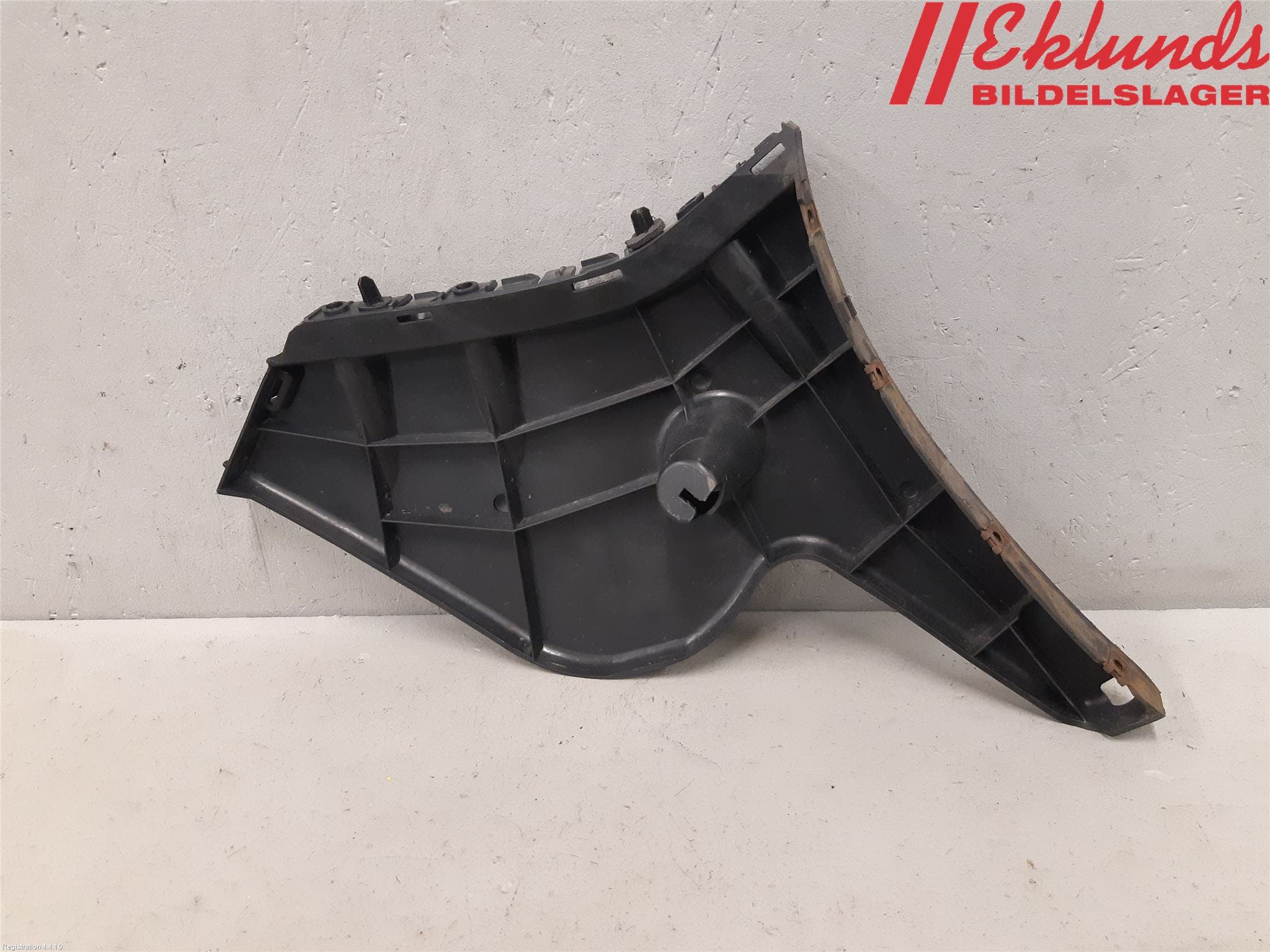 Volvo V60 11-13 Stötfångarfäste Bak Vä