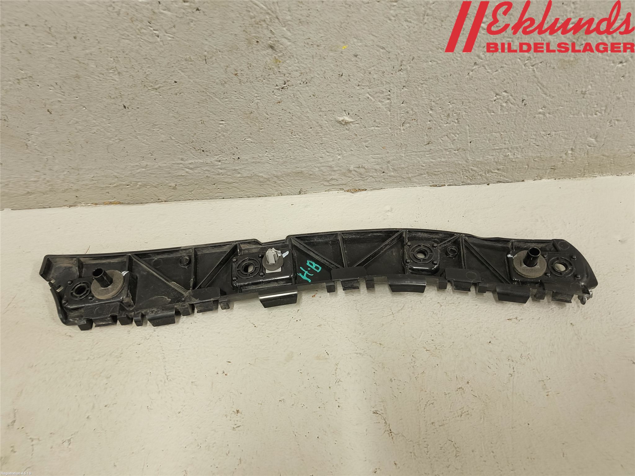 Ford KUGA 17-19 Stötfångarfäste Bak Hö