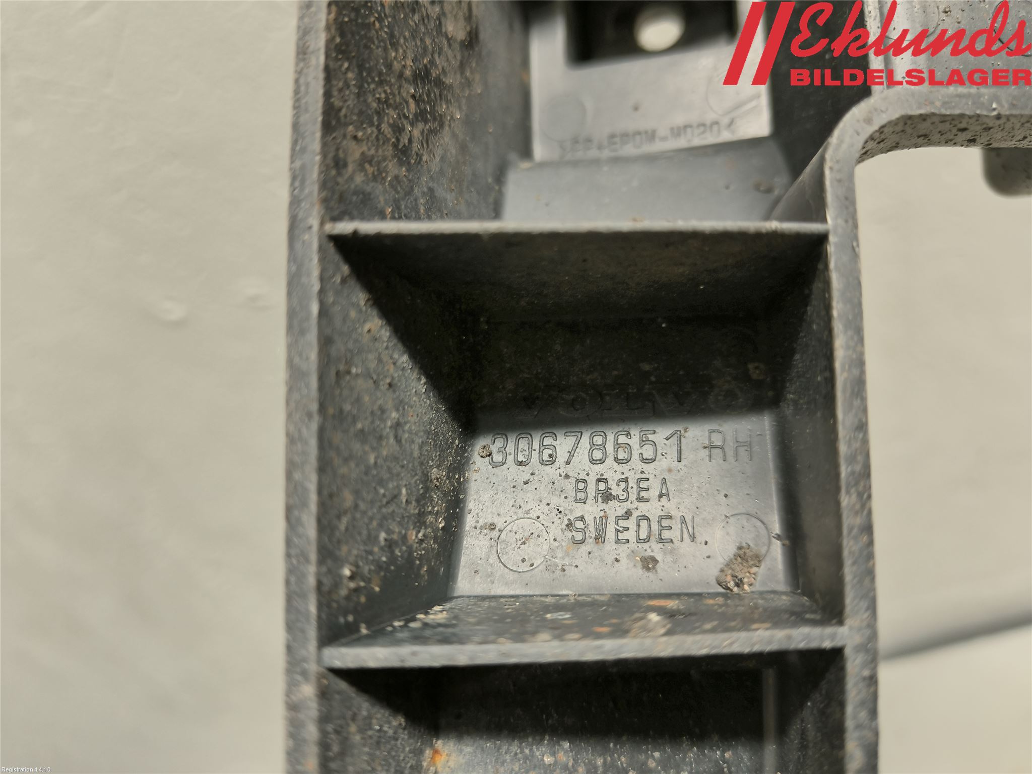 Volvo V70 08-13 Stötfångarfäste Bak Hö