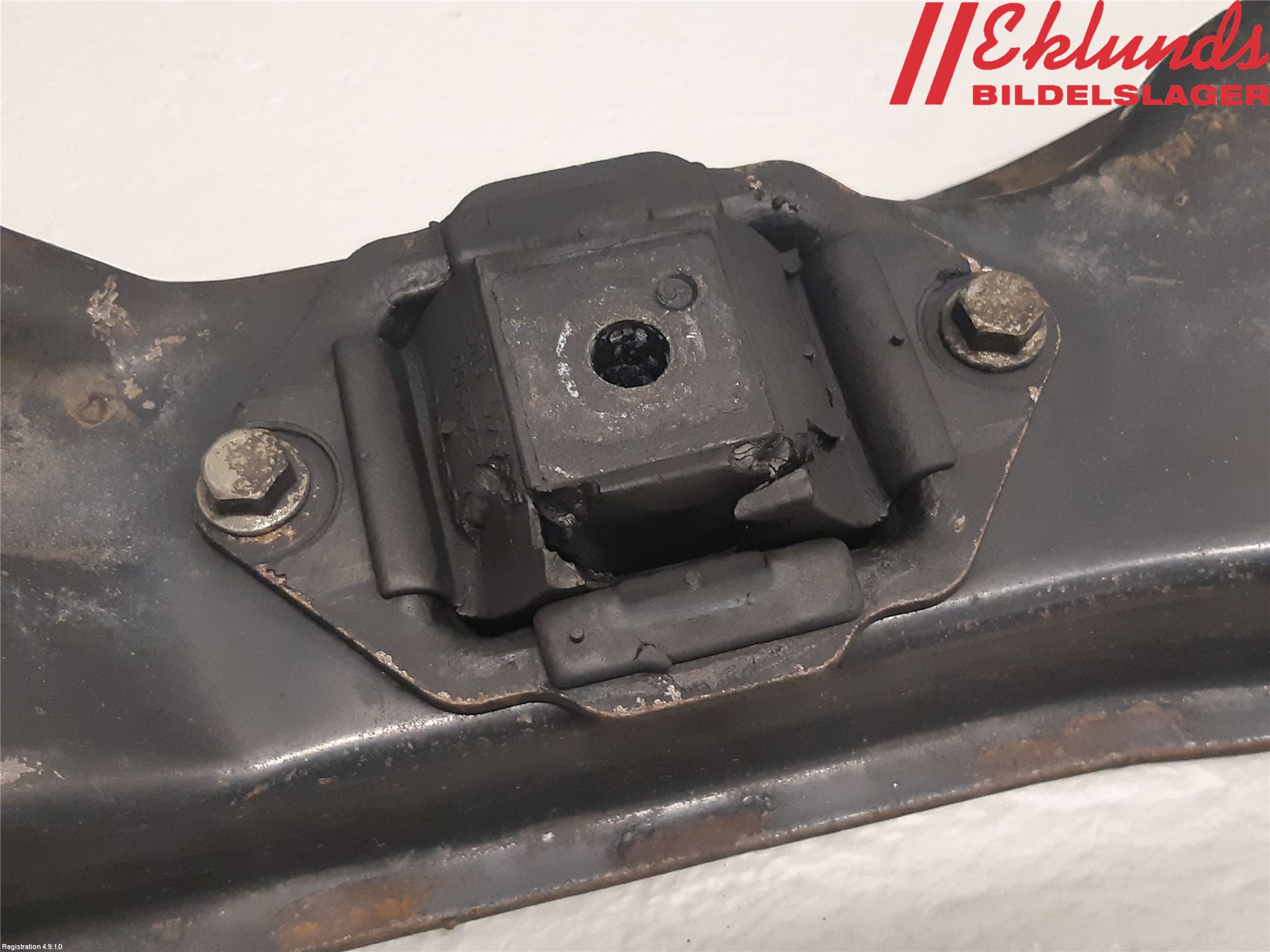 Volvo 940 91-98 Växellådsbalk