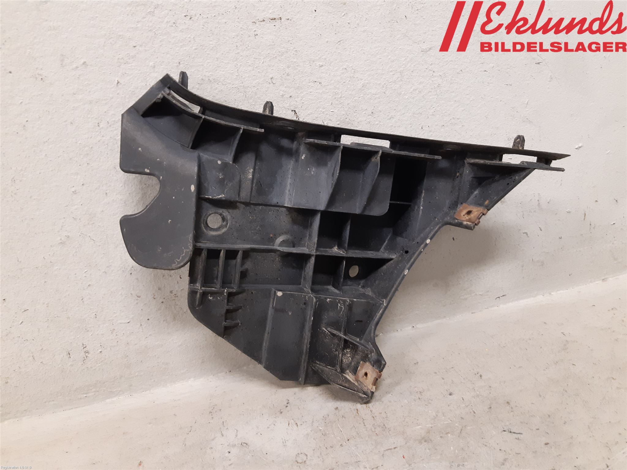 Volvo V70 08-13 Stötfångarfäste Fram Vä