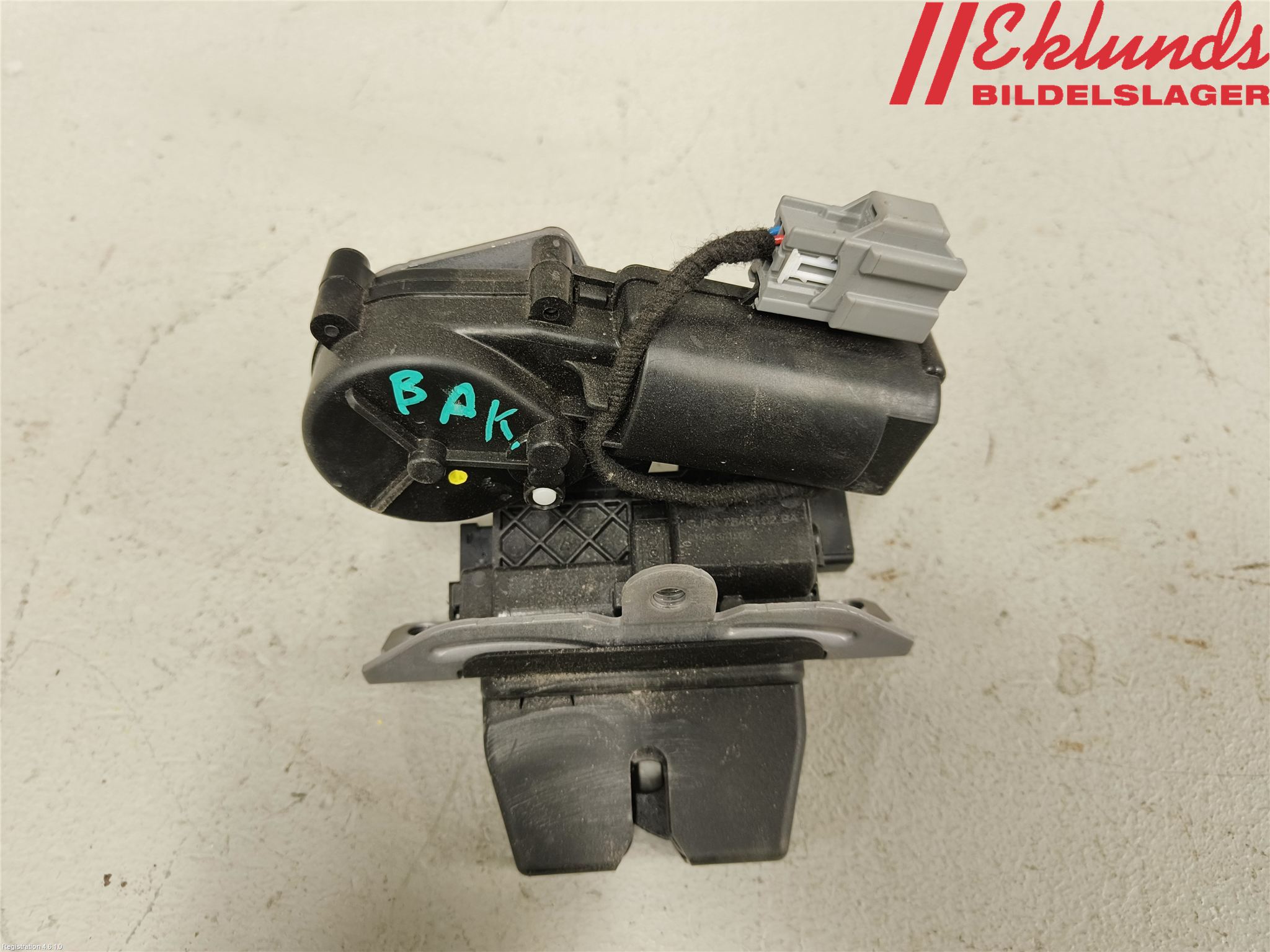 Ford KUGA 17-19 Låskista Baklucka