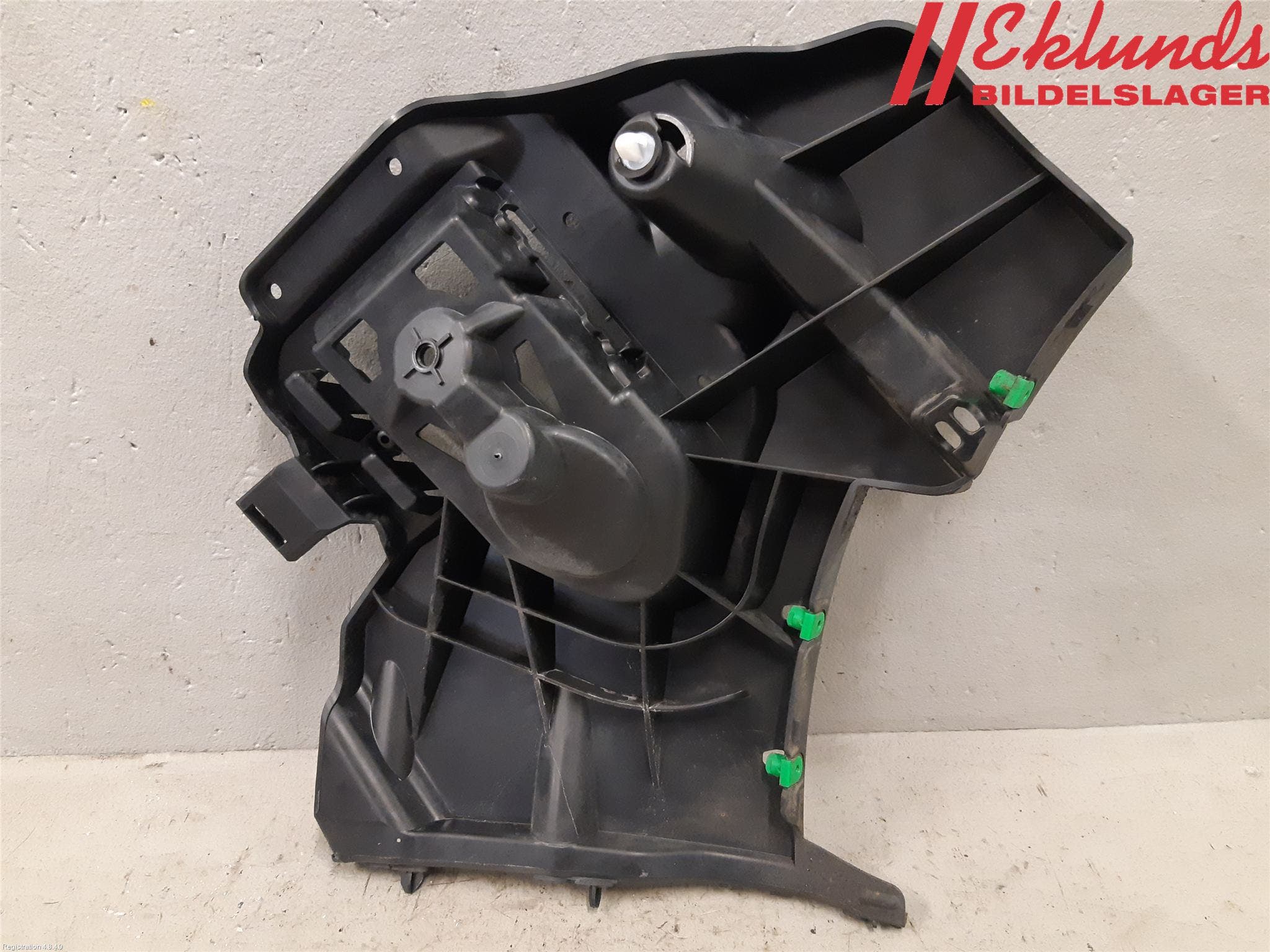 Volvo V40 12-19 Stötfångarfäste Bak Hö