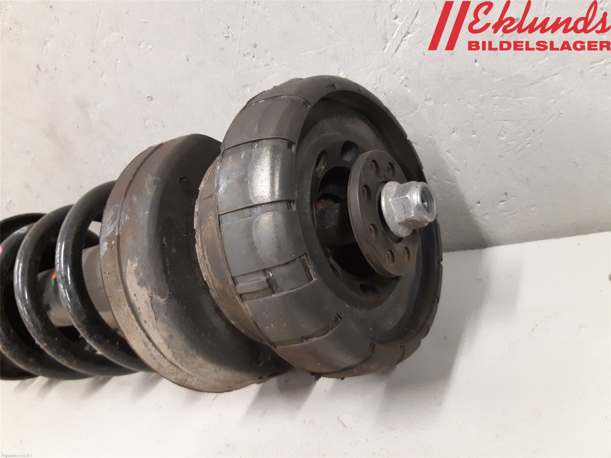 Nissan NV300 16-22 Fjäderben Fram Höger