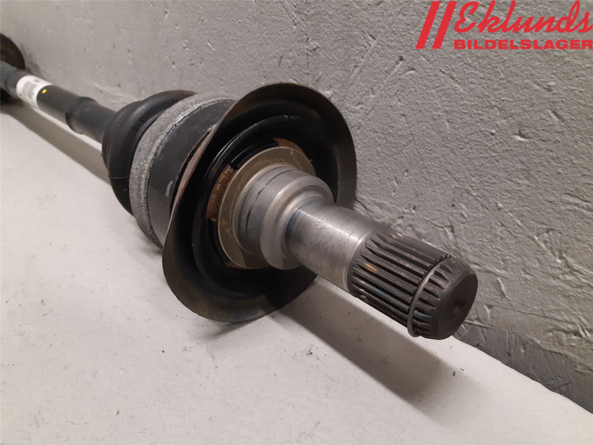 BMW 2 F22/F23/F87 Coupé/Cab 13-21 Drivaxel Bak Vänster