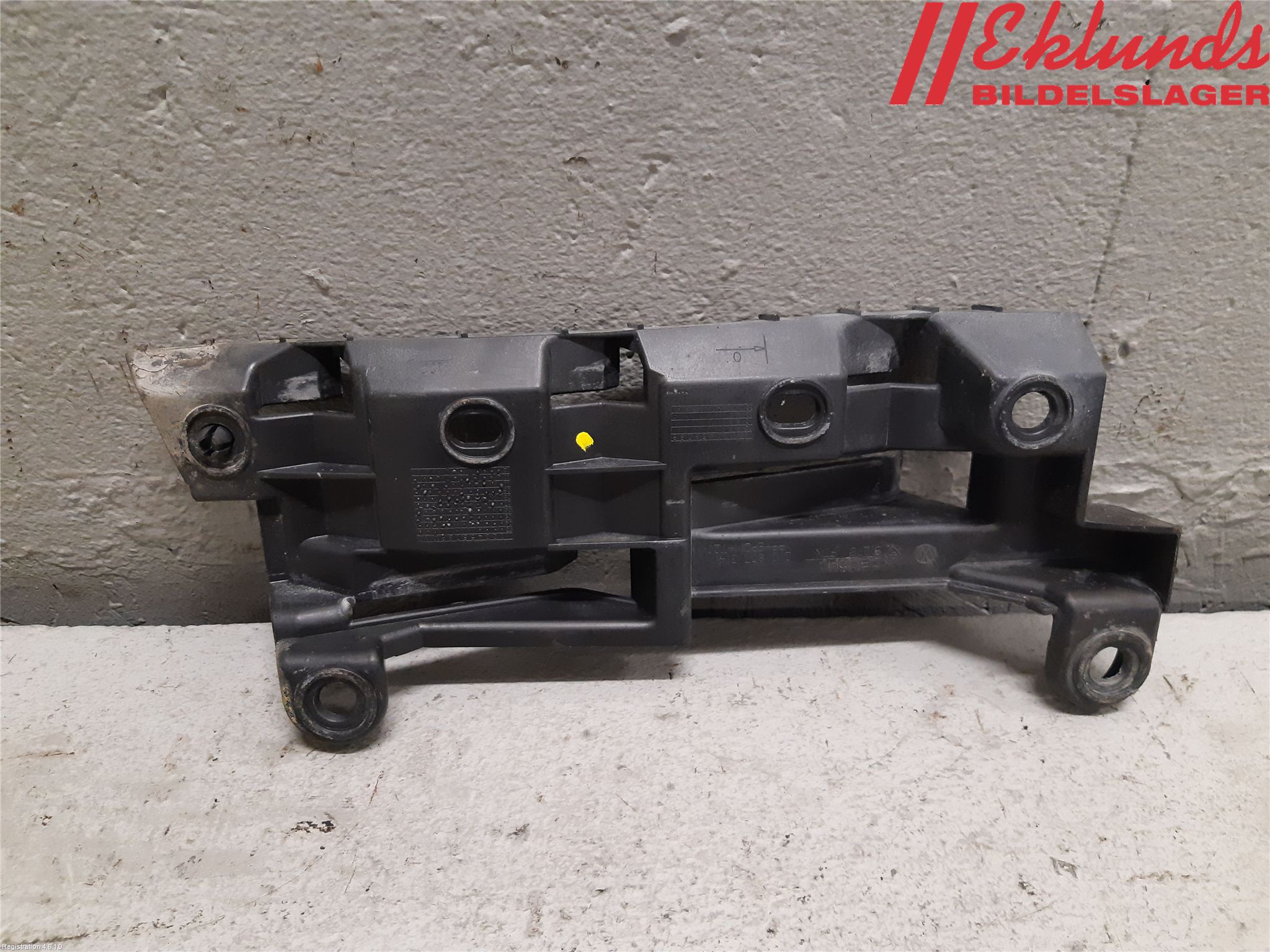 Volkswagen VW CADDY 11-15 Stötfångarfäste Bak Hö