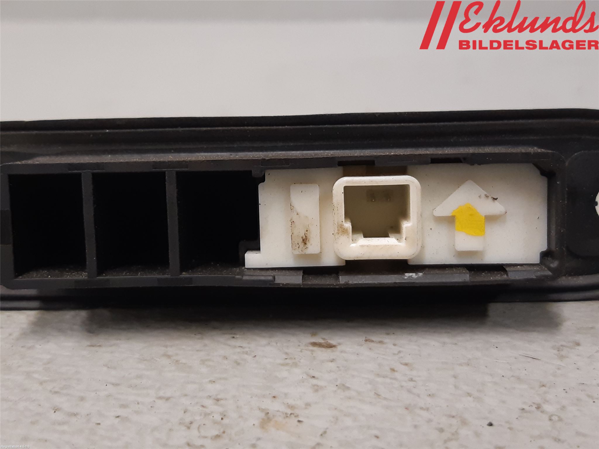 Toyota YARIS XP130 12-14 Bakluckehandtag
