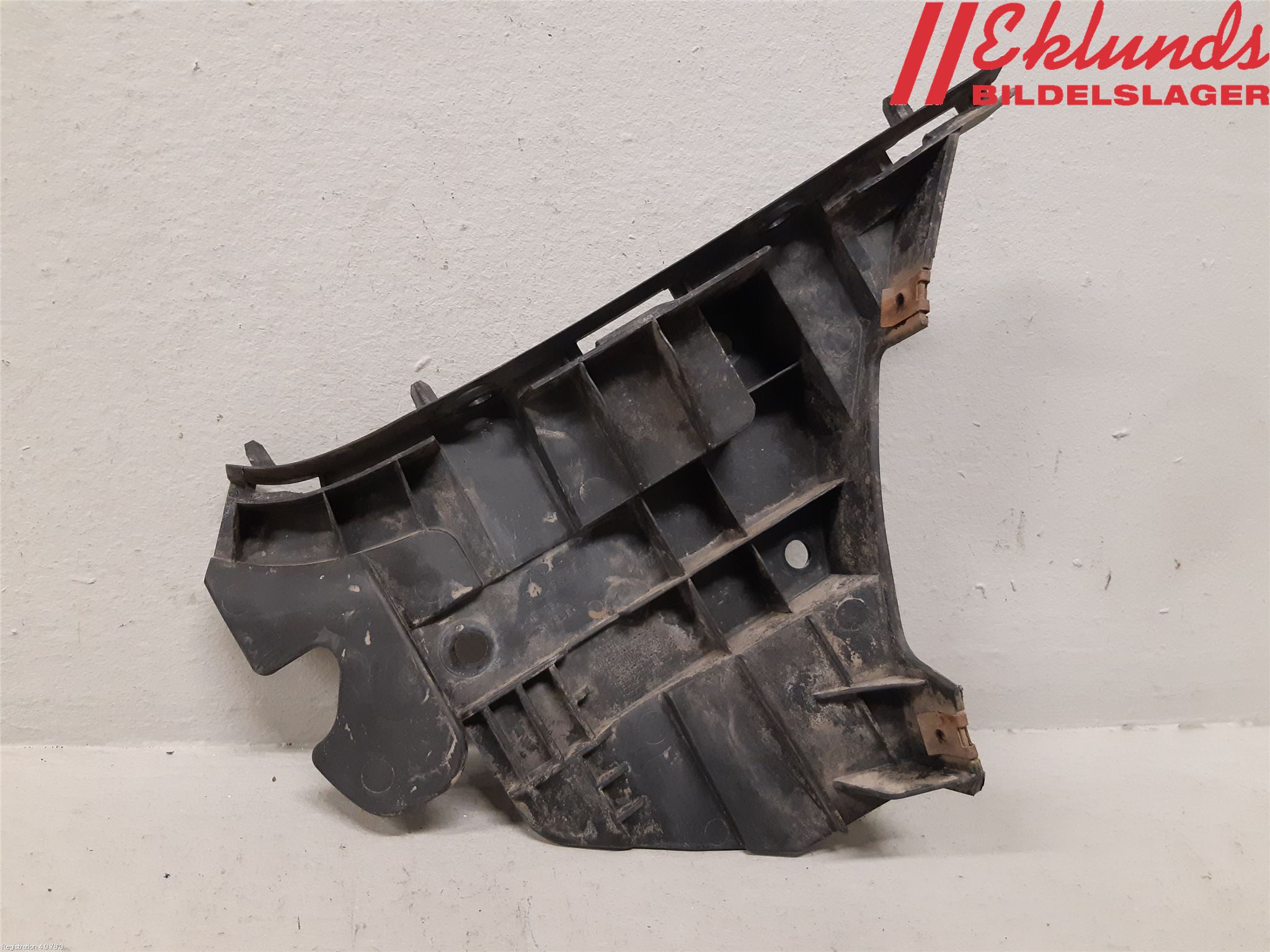 Volvo V70 08-13 Stötfångarfäste Fram Vä