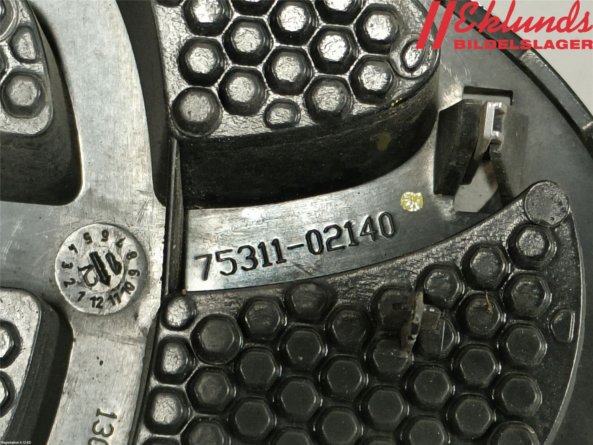 Toyota YARIS XP130 12-14 Emblem