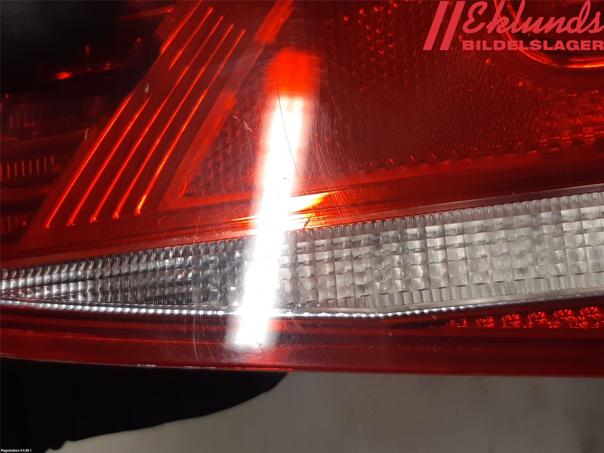 Volkswagen VW PASSAT 11-14 Bakljus Lucka Hö