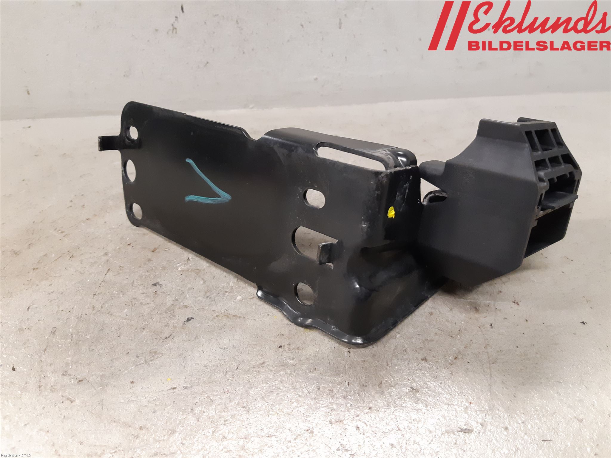 BMW 3 E90/91 SED/TOU 05-12 Kylarfäste-Ram-Balk