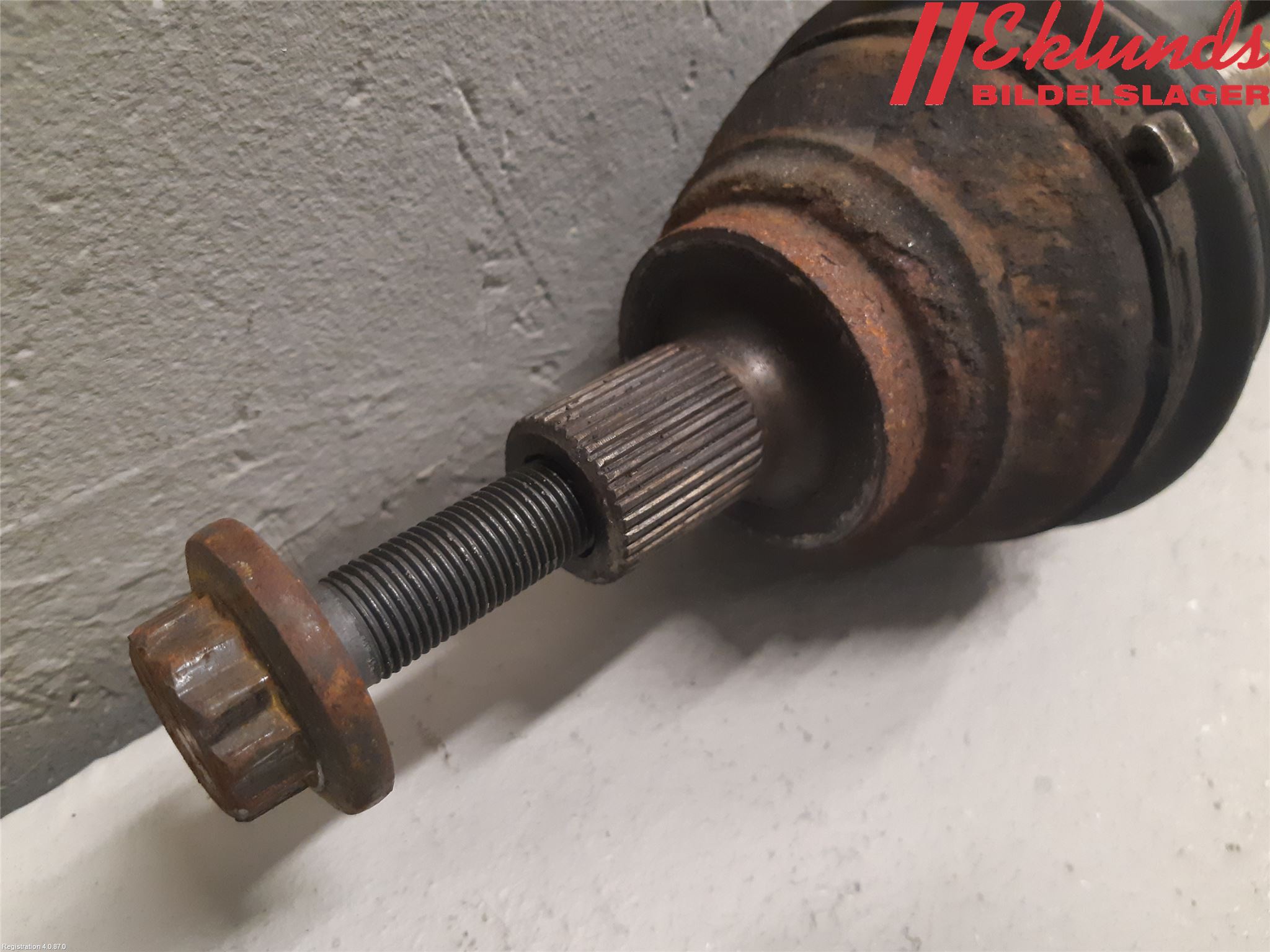 Volkswagen VW PASSAT 11-14 Drivaxel Fram Vänster