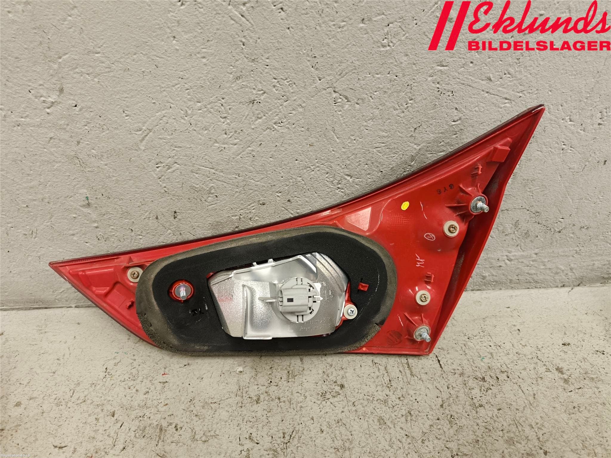 Toyota AURIS 13-19 Bakljus Lucka Vä