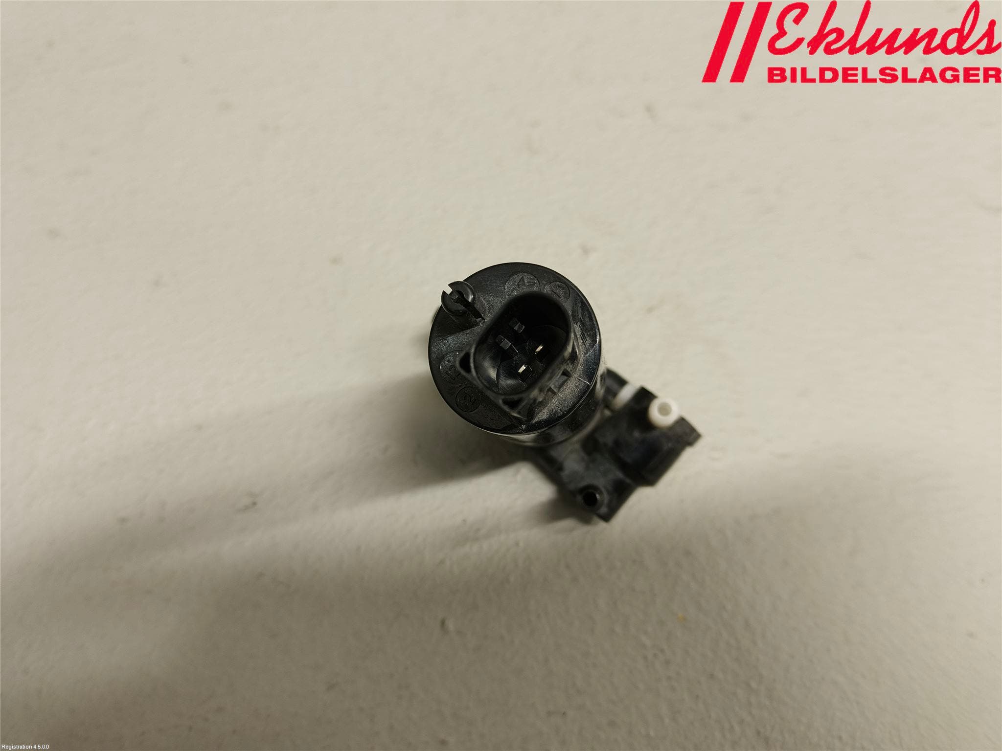 Volvo V90 17->> Spolarpump Vindruta