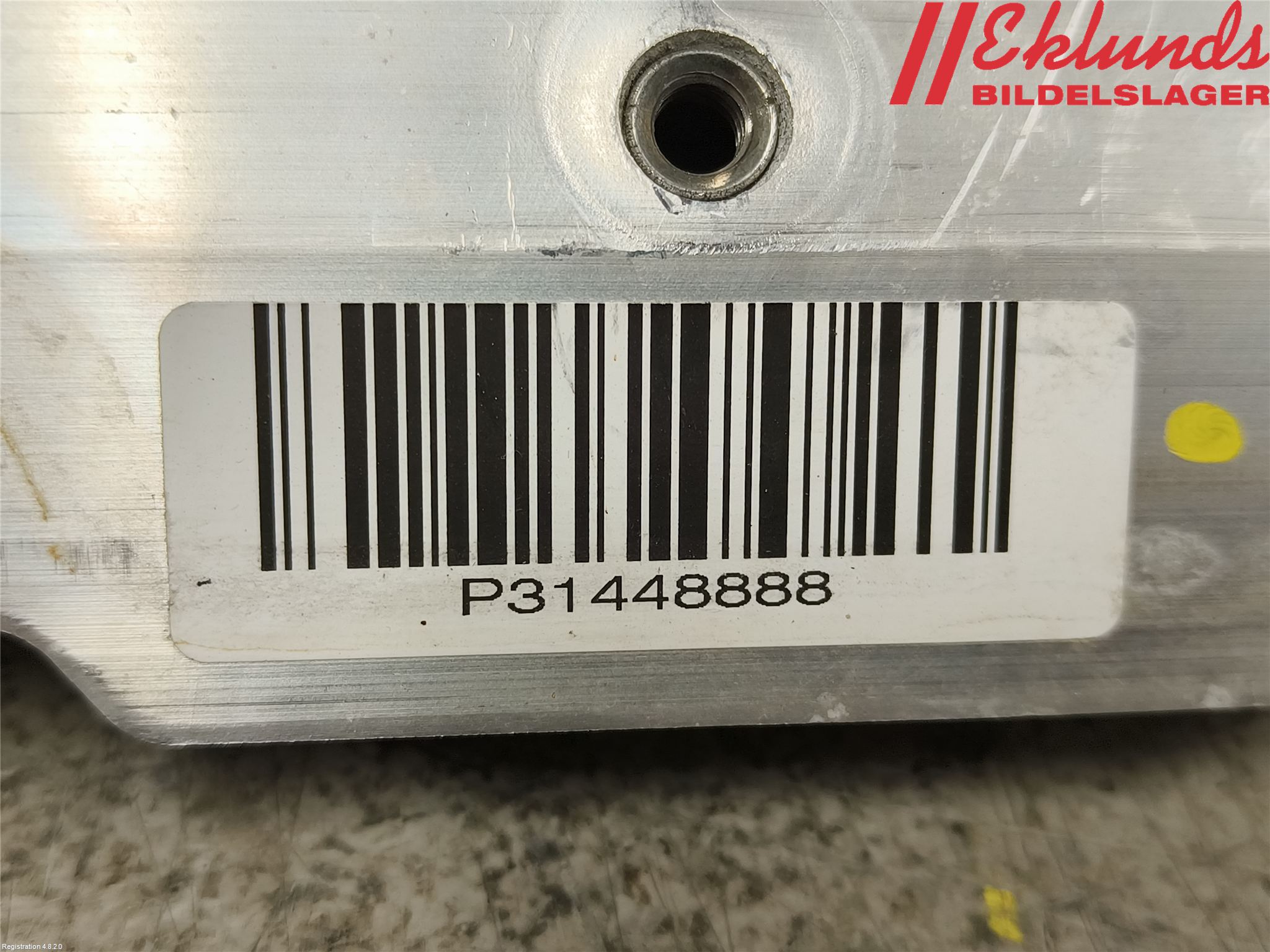 Volvo XC90/RECHARGE 16- Fjäderbensstag