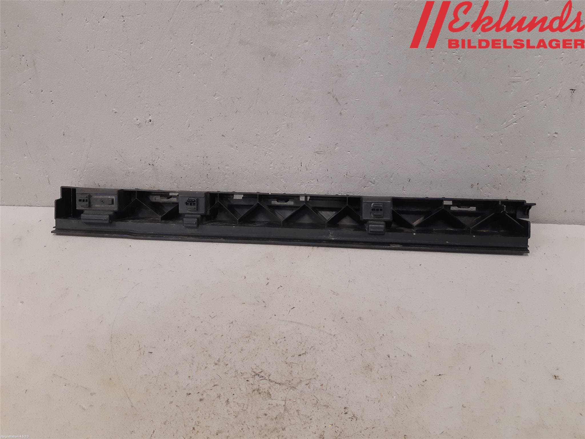 Volvo V90 CROSS COUNTRY 17->> Sidokjol Vä