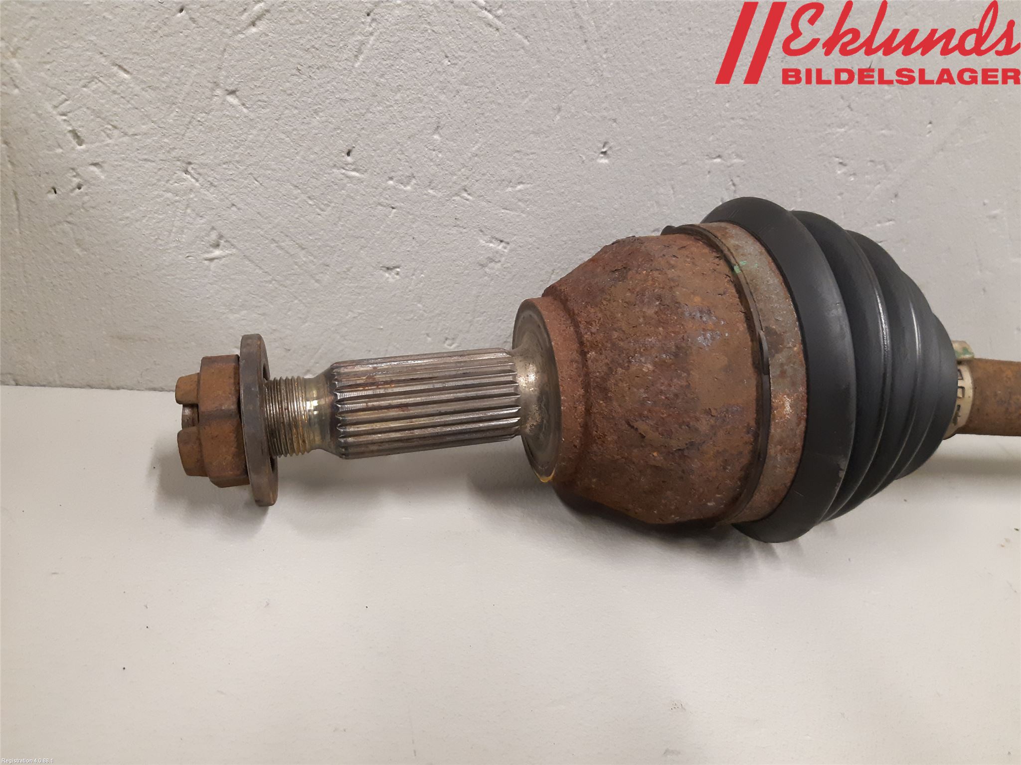 Ford TRANSIT CONNECT 09-13 Drivaxel Fram Höger
