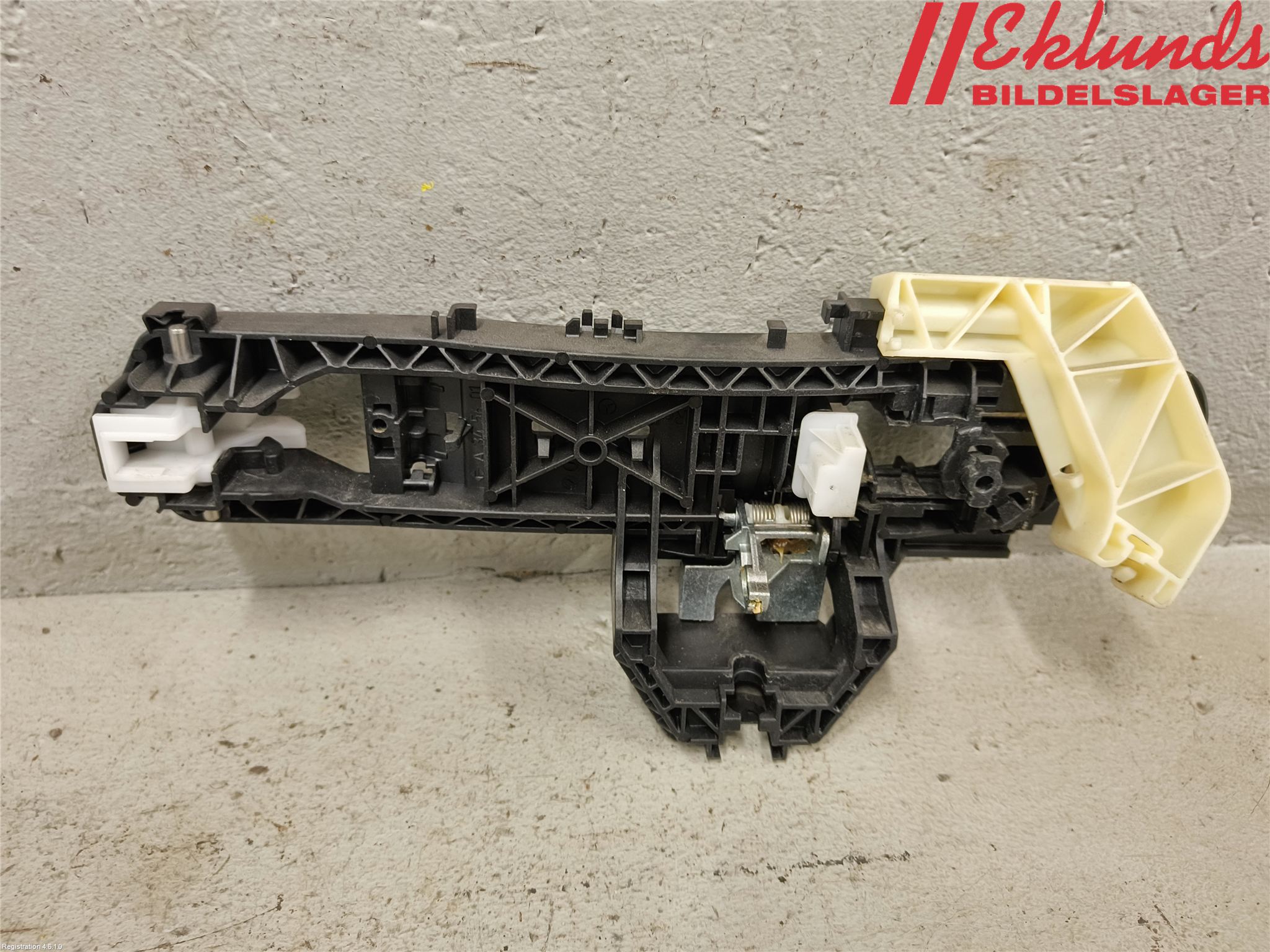 Mercedes-Benz MB E-KLASS (W212) 09-16 Dörrhandtag Yttre Hö