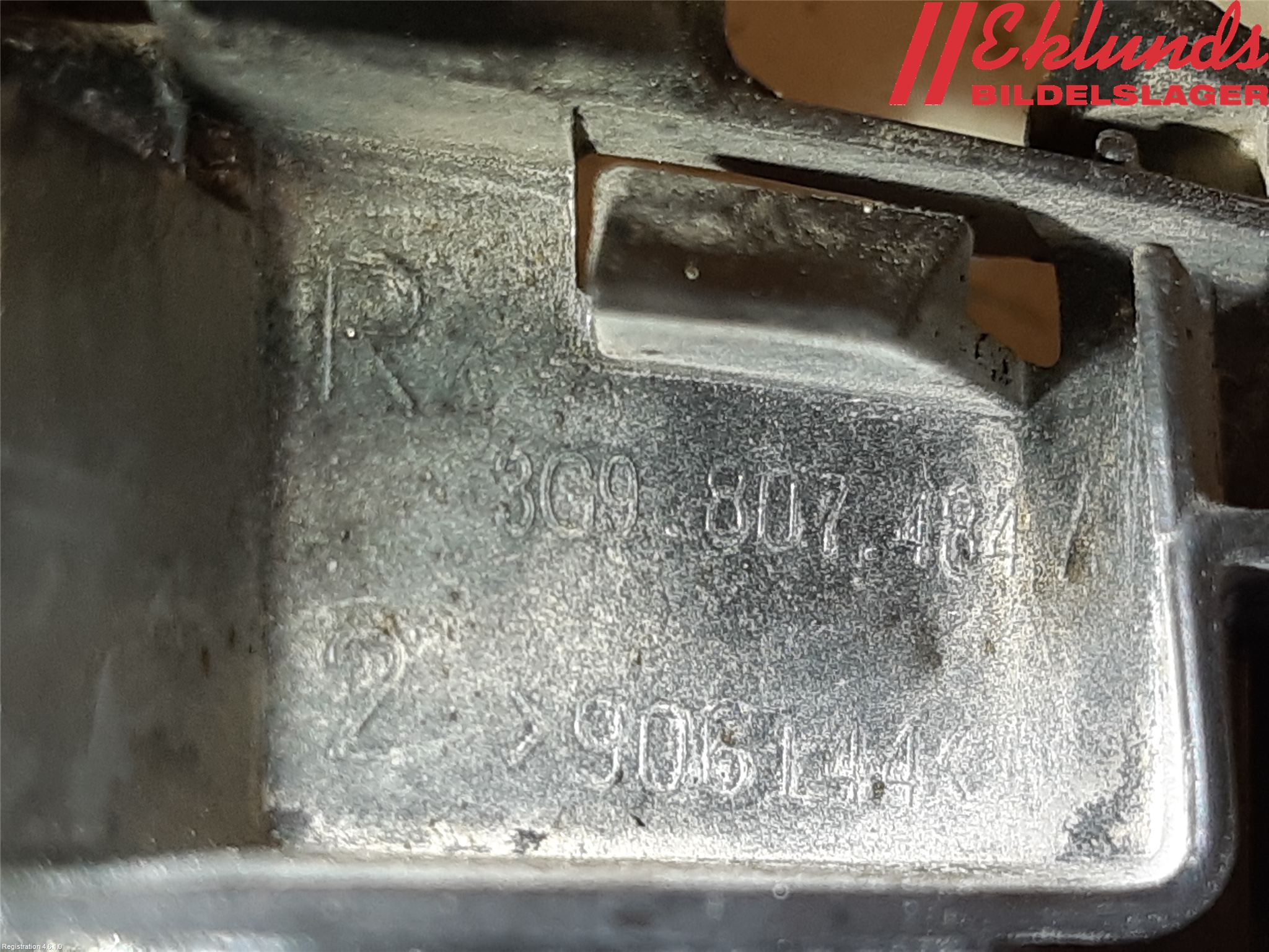 Volkswagen VW PASSAT 15-19 Stötfångarfäste Bak Hö