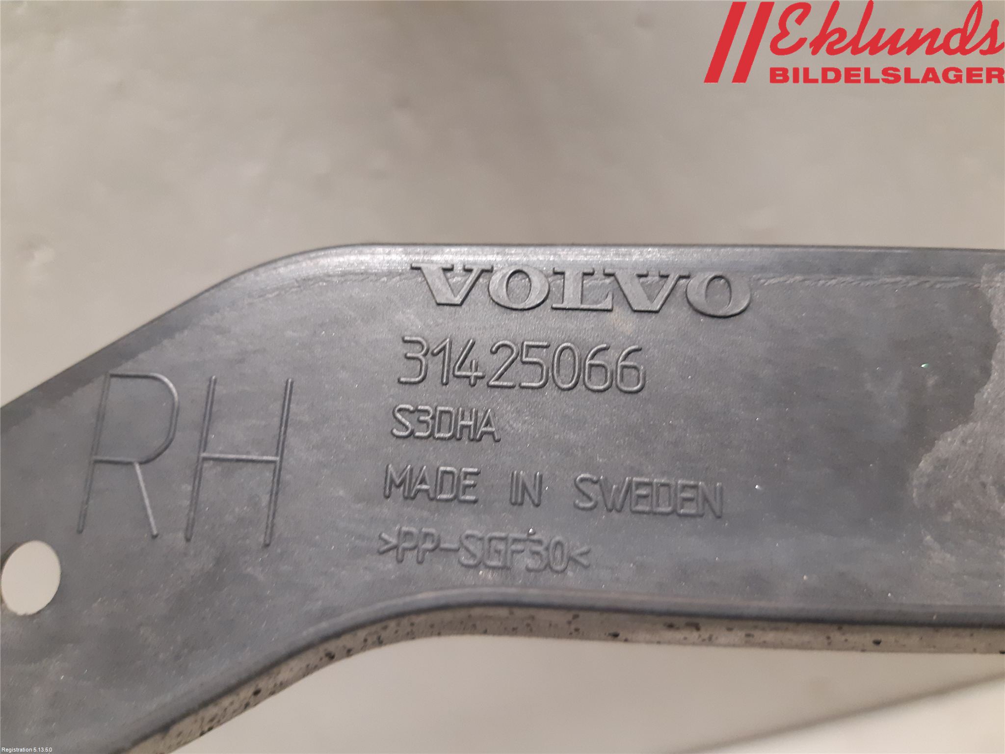 Volvo V90 17->> Stötfångarfäste Bak Hö
