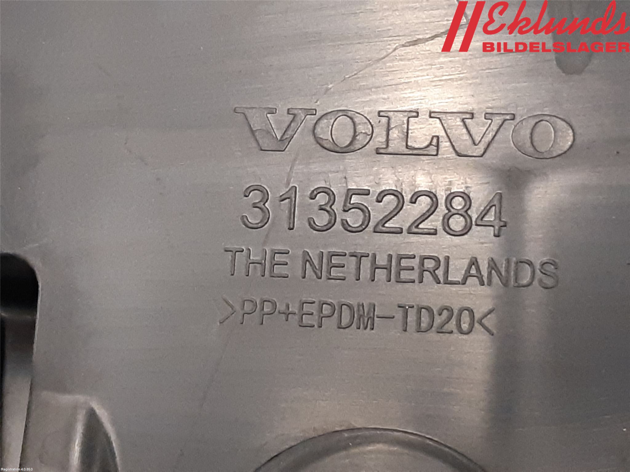 Volvo V60 11-13 Stötfångarfäste Bak Vä