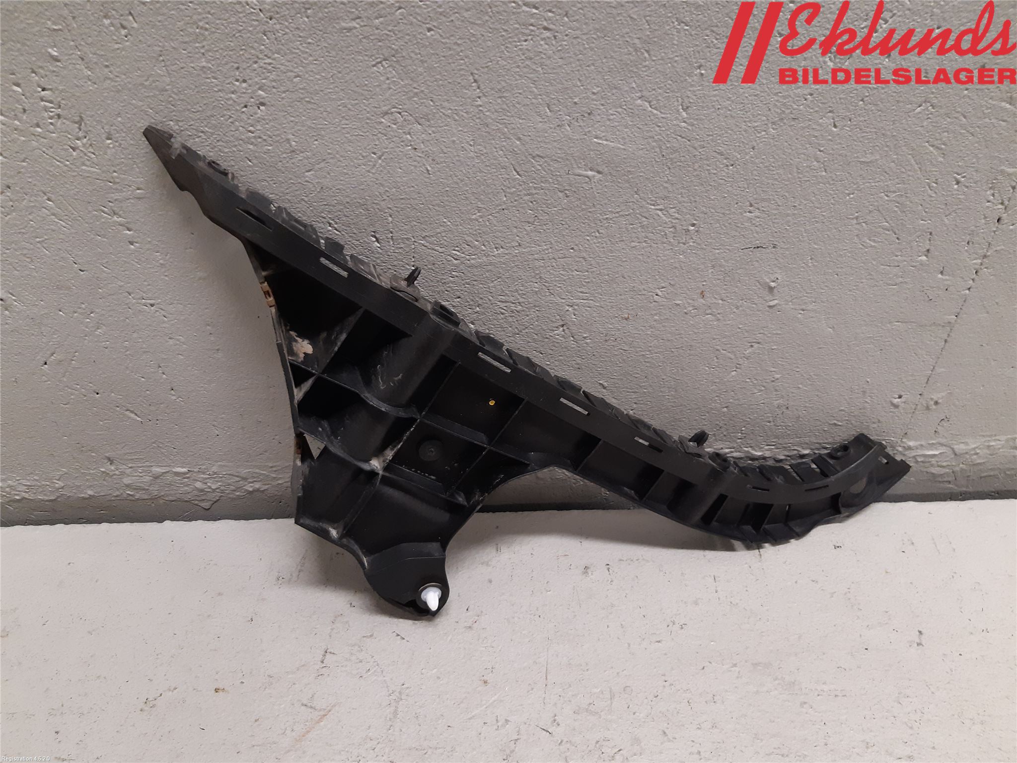 Volvo V70 14-16 Stötfångarfäste Bak Hö