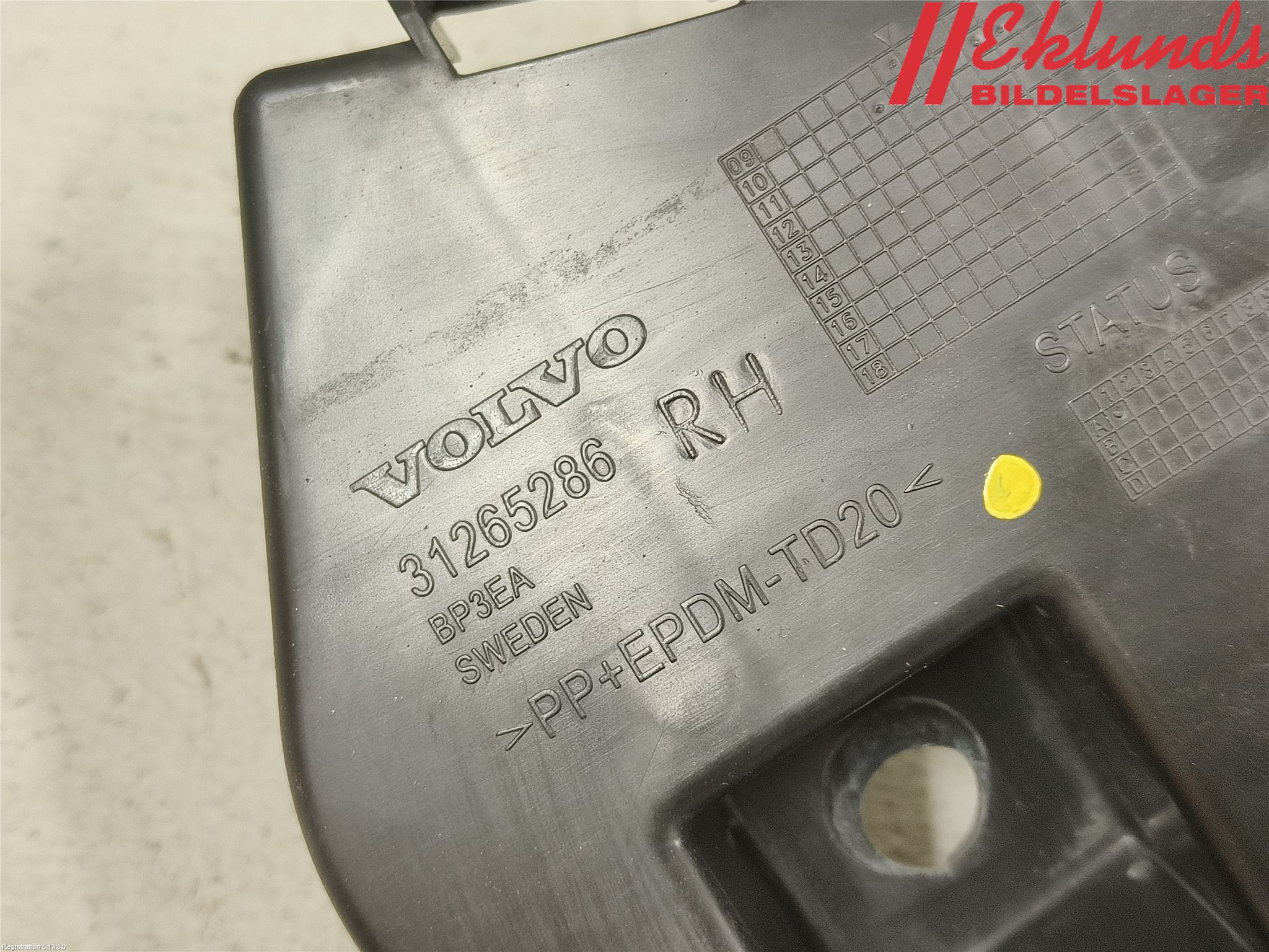 Volvo V60 11-13 Stötfångarfäste Bak Hö