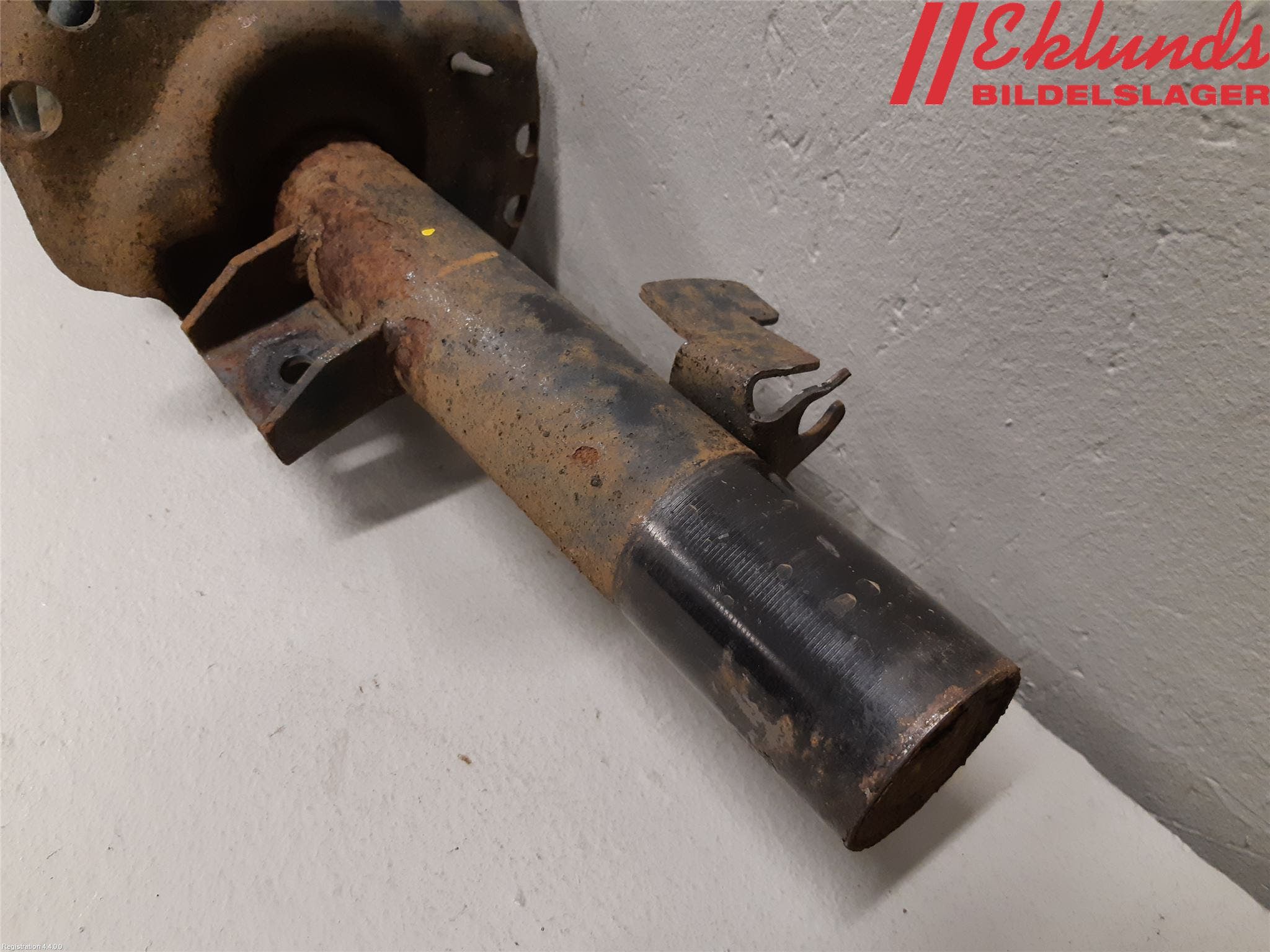 Volvo V70 08-13 Fjäderben Fram Höger