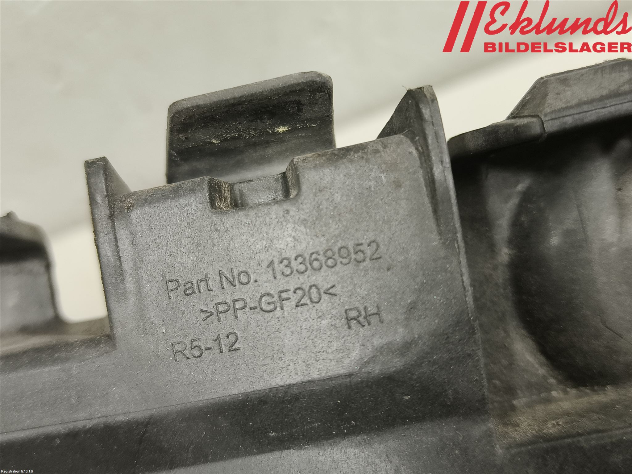Opel ASTRA J 10-15 Stötfångarfäste Bak Hö