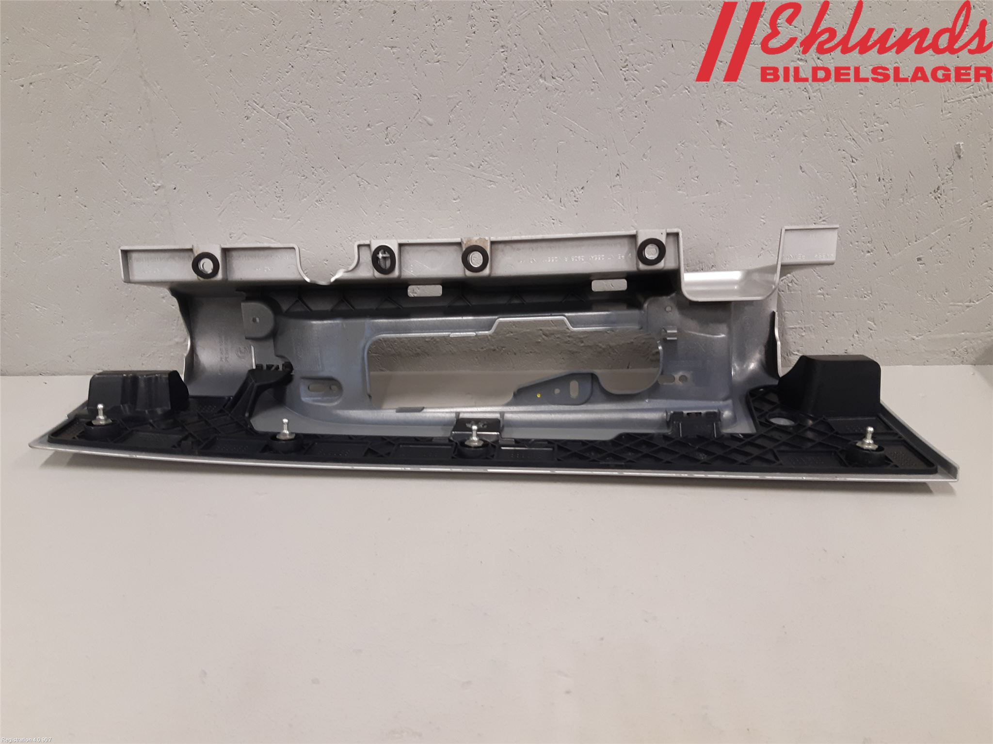 Opel VIVARO 15-19 Bakljussarg