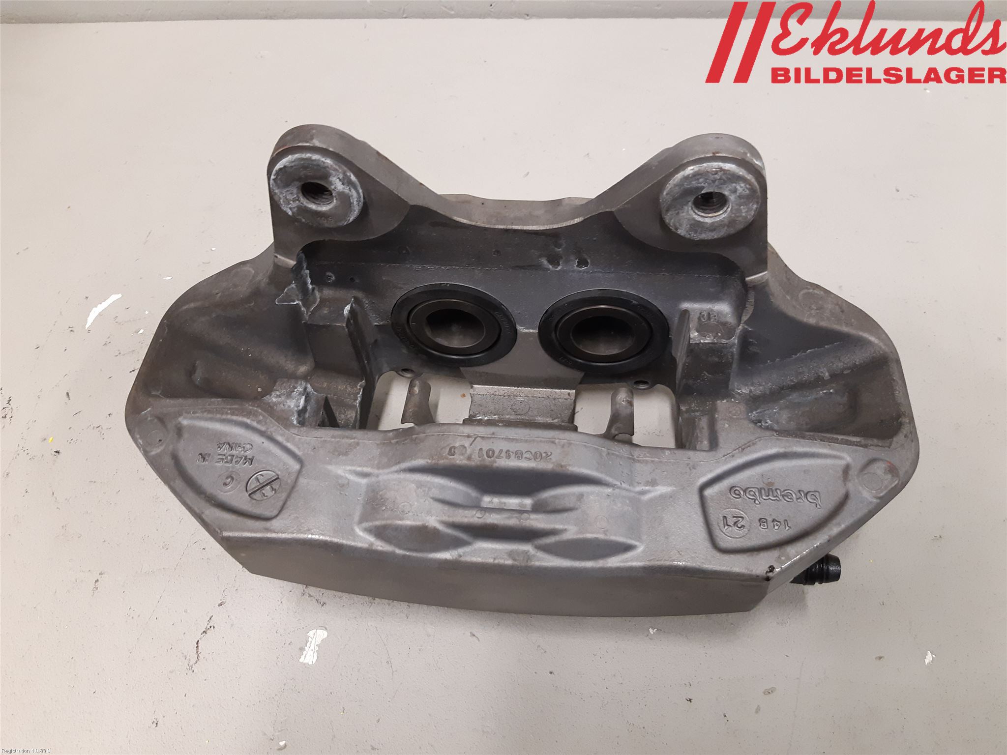 Tesla MODEL Y 21- Bromsok Fram Vänster