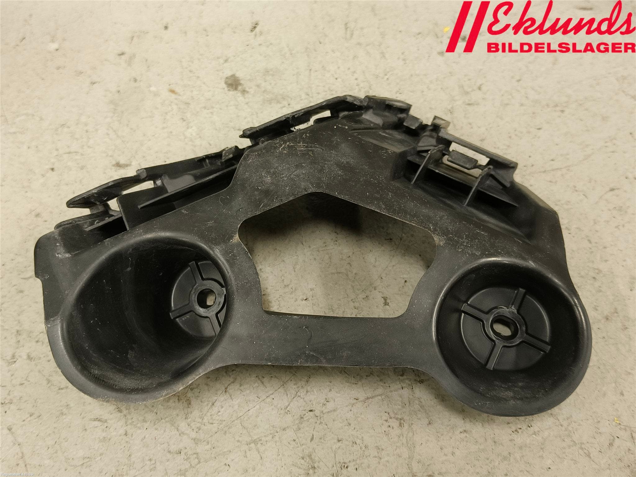 Skoda SCALA 19- Stötfångarfäste Bak Hö