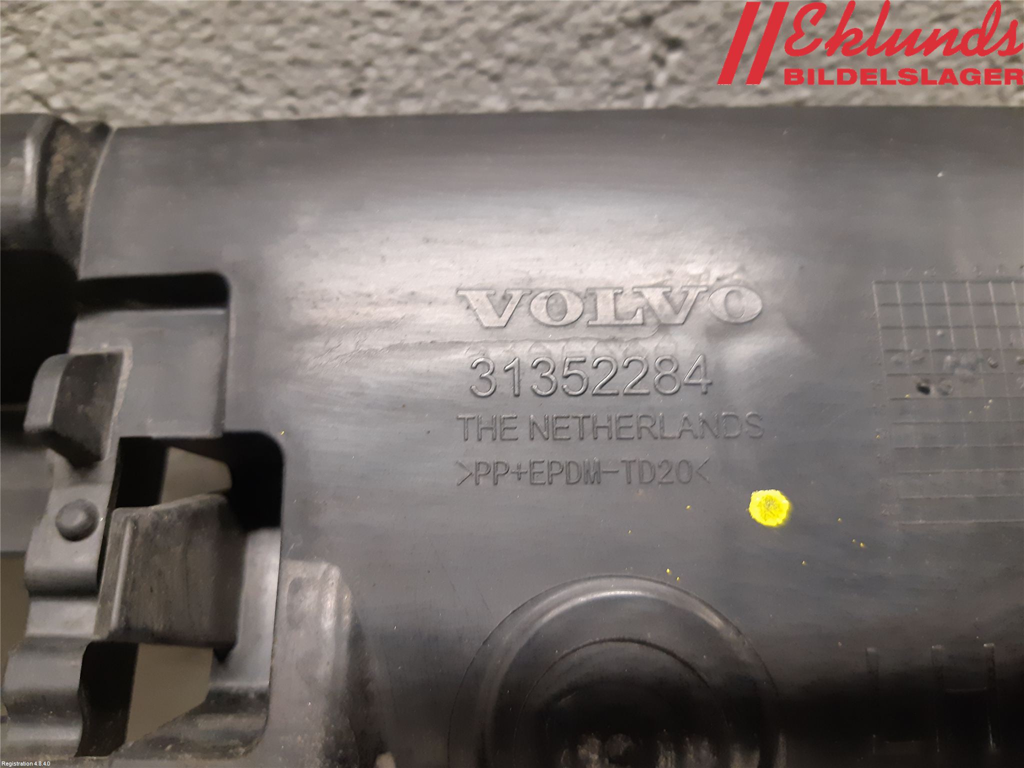 Volvo V60 14-18 Stötfångarfäste Bak Vä