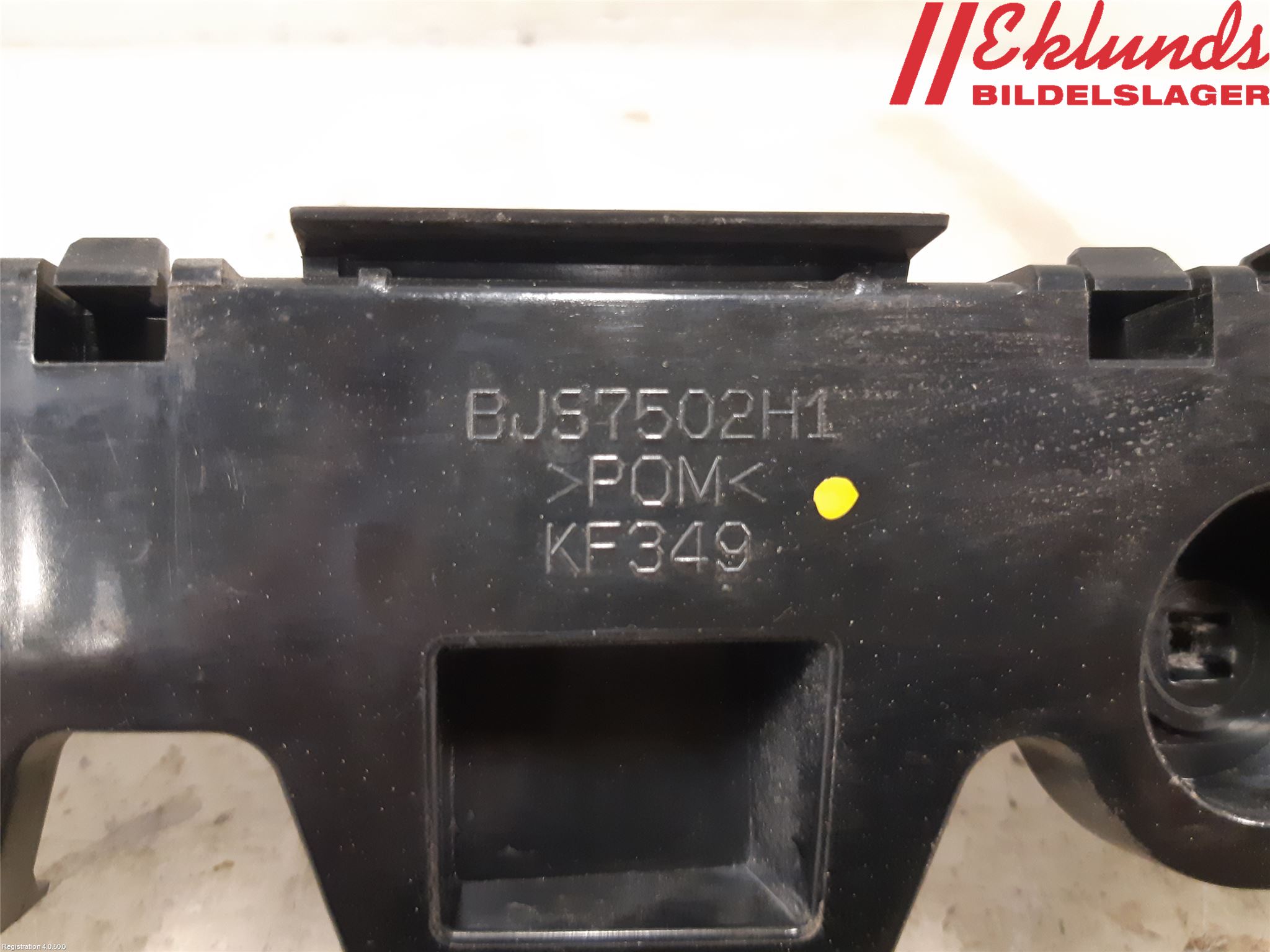 Mazda 3 III 14-19 Stötfångarfäste Bak Hö