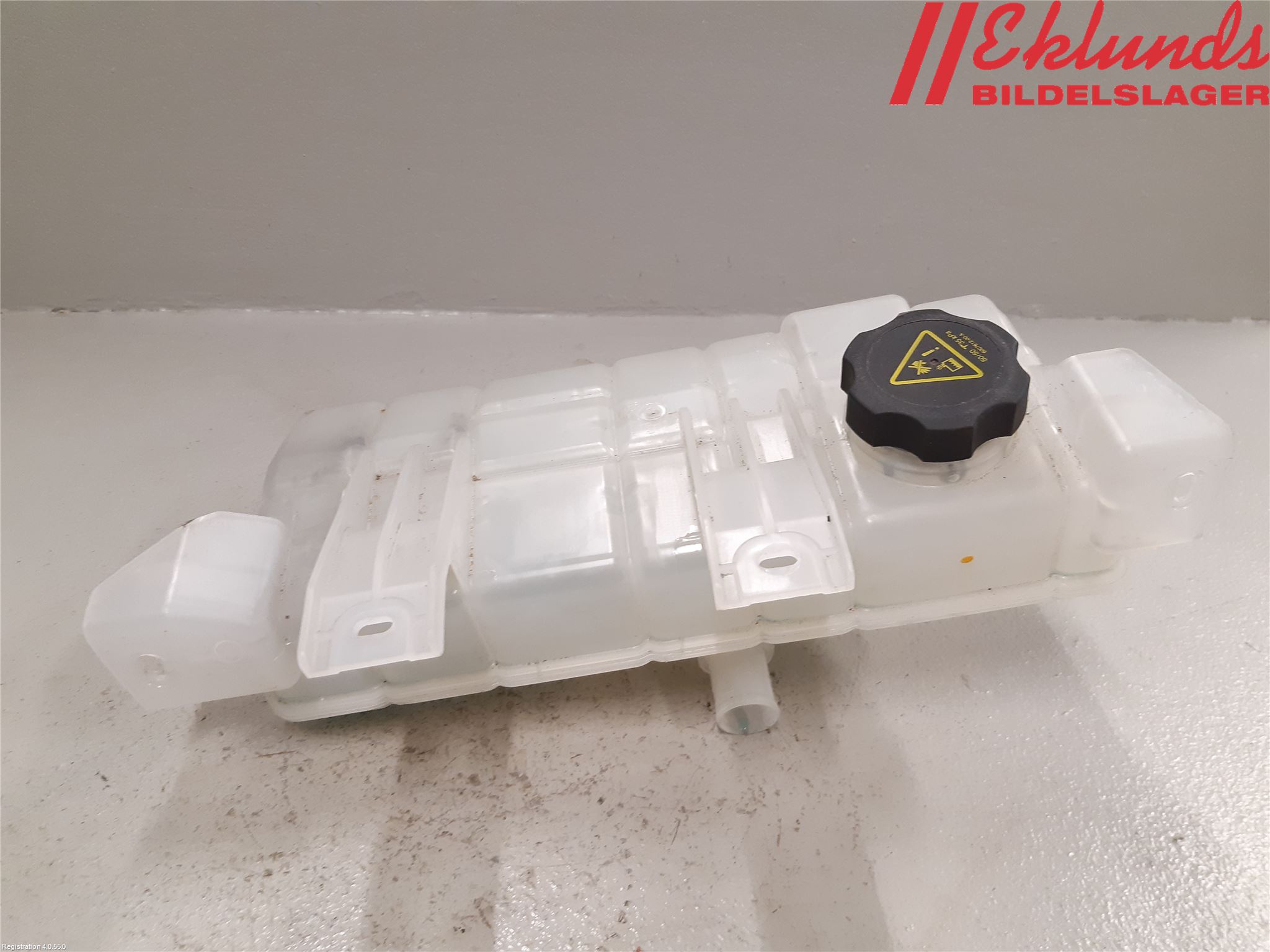 Tesla MODEL S 13- Expansionstank