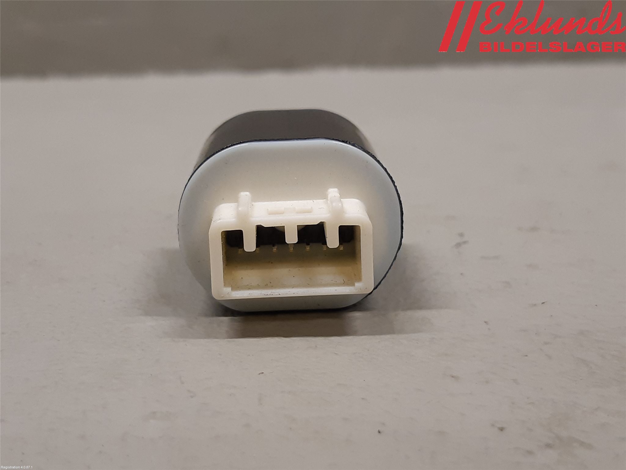 Toyota YARIS XP21 20- Bromsljuskontakt