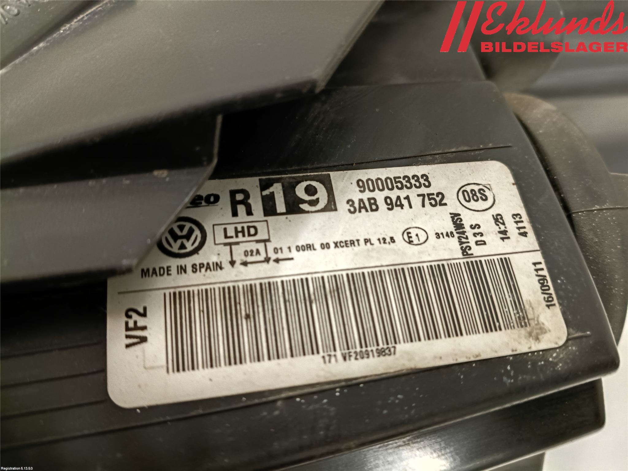 Volkswagen VW PASSAT 11-14 Strålkastare Höger