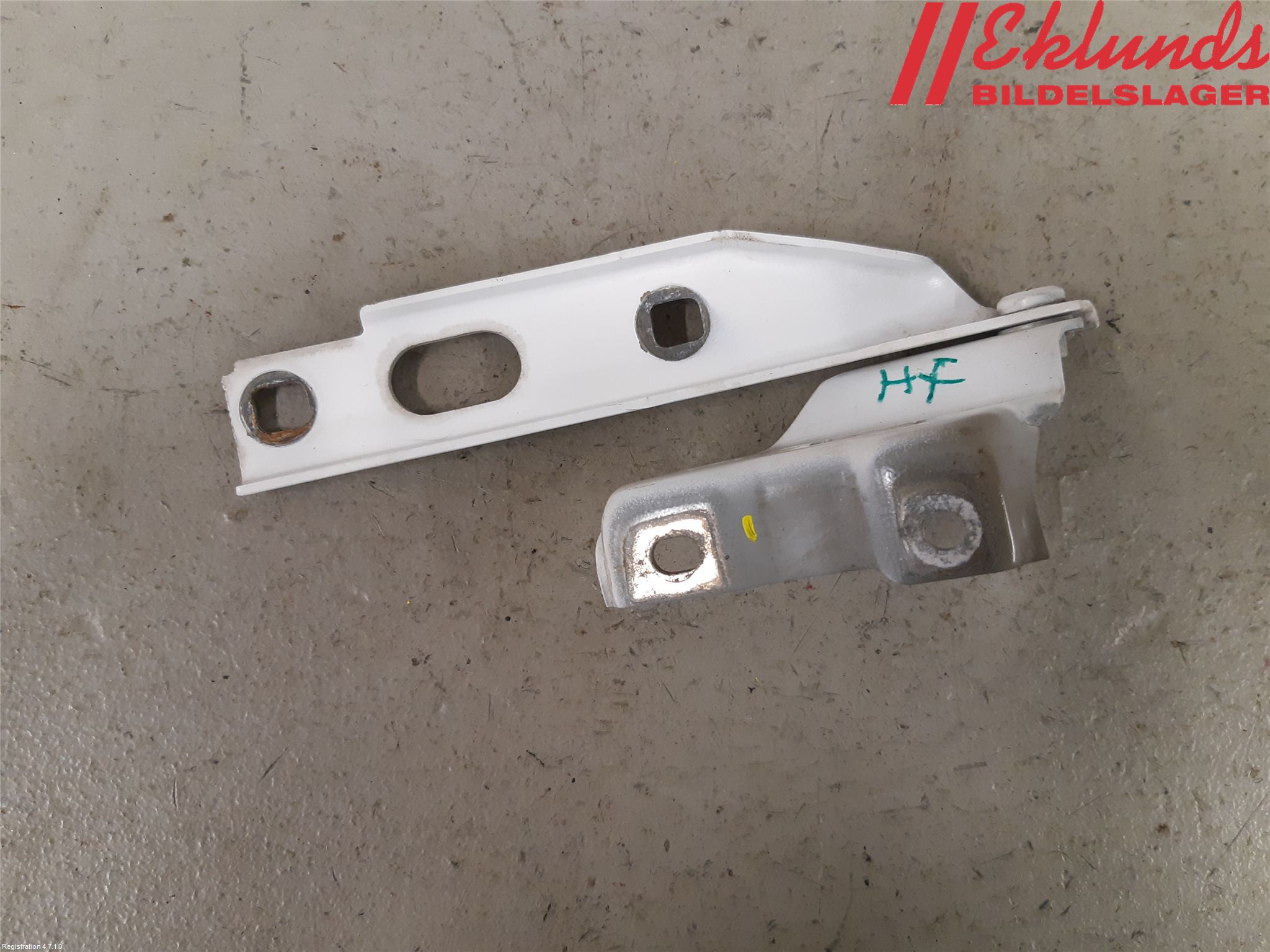 Audi A4 12-15 Huvgångjärn