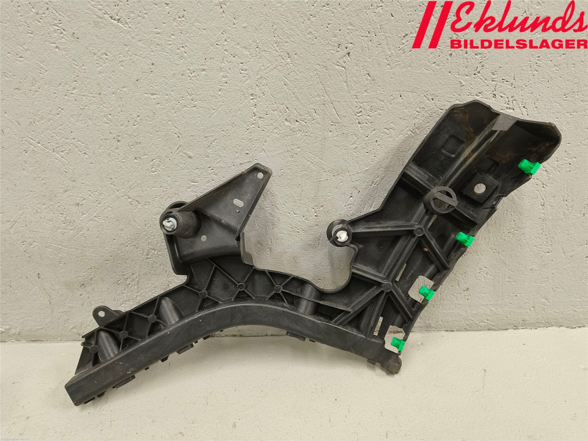 Volvo V60 19- Stötfångarfäste Bak Hö