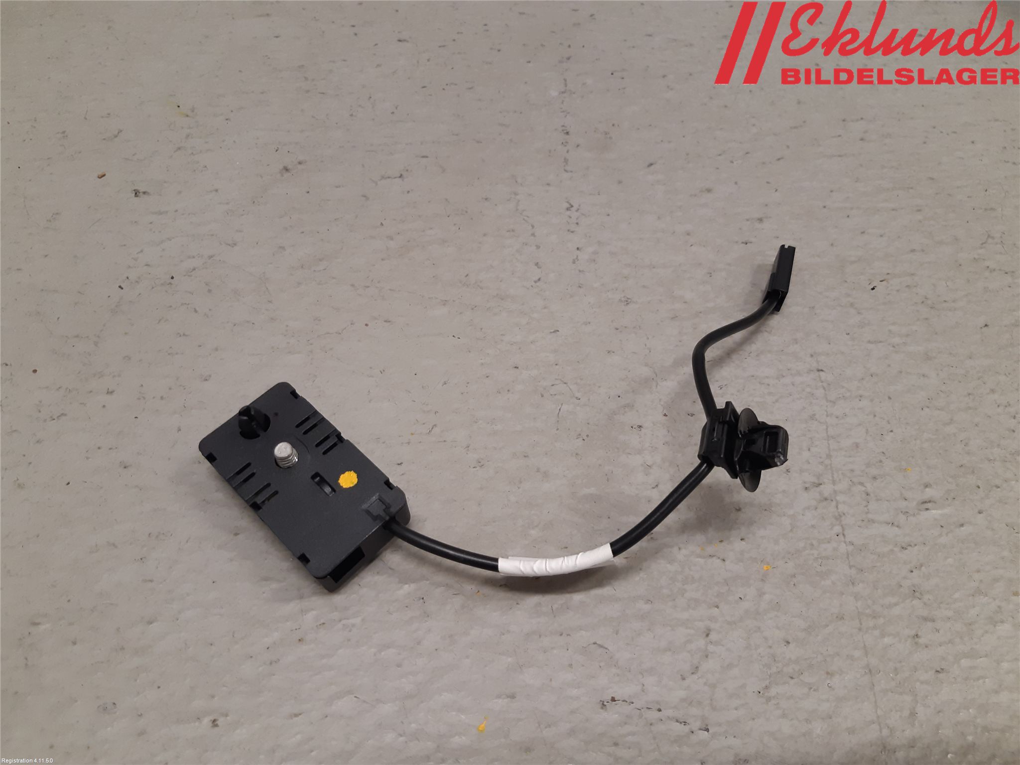 Tesla MODEL Y 21- Antenn