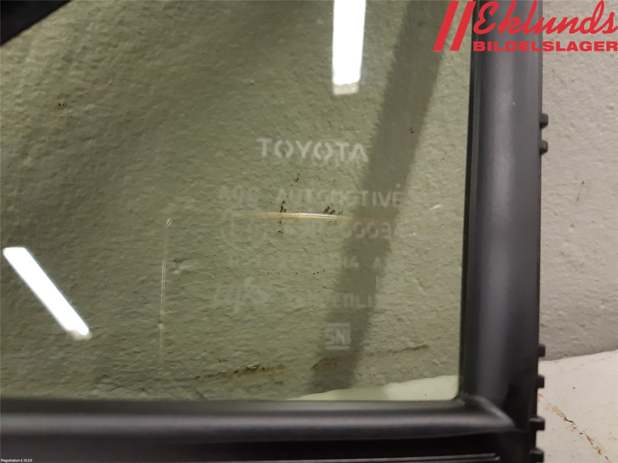 Toyota RAV4 19- Dörruta Fram Lilla Hö