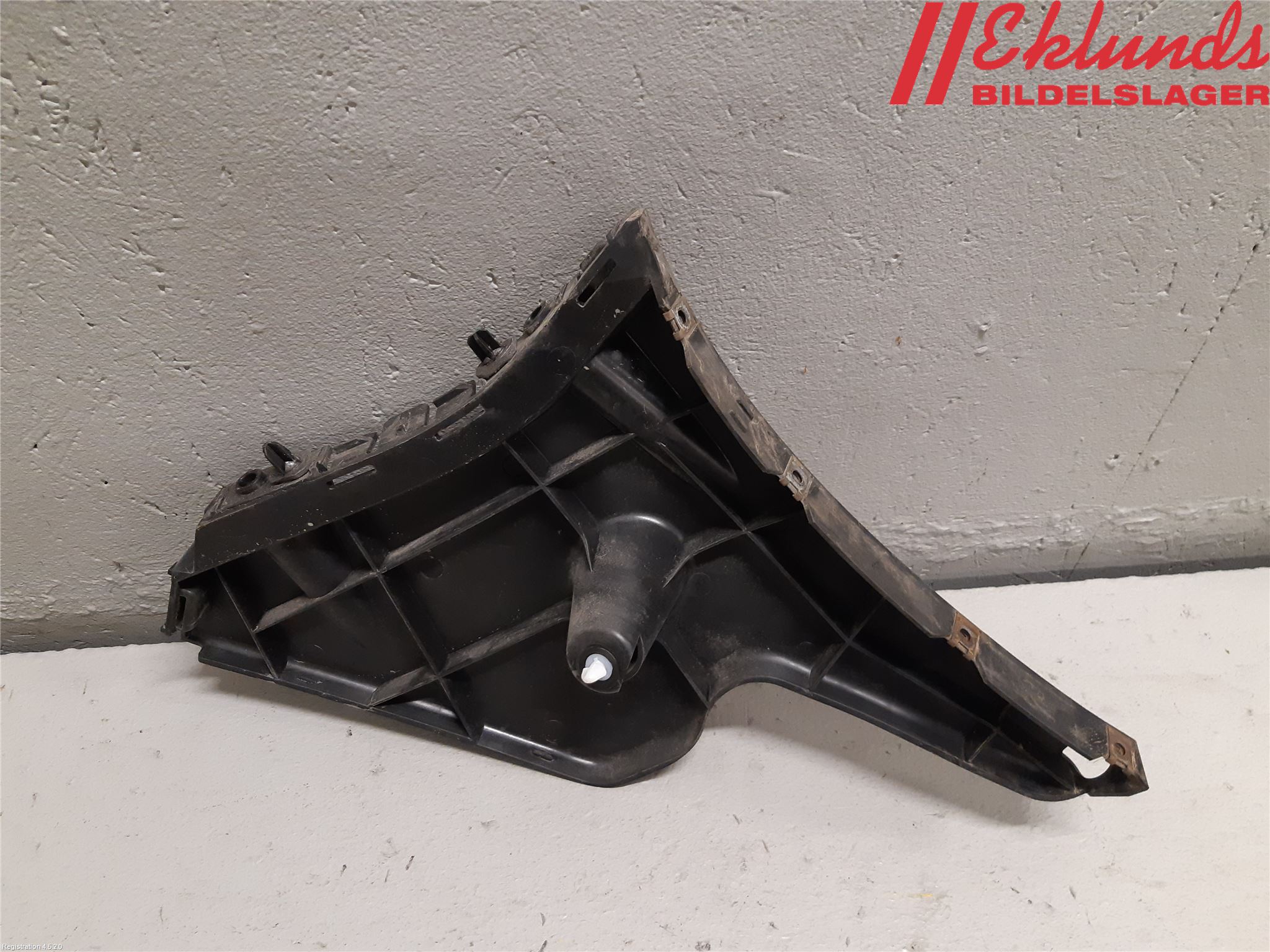 Volvo S60 14-18 Stötfångarfäste Bak Vä