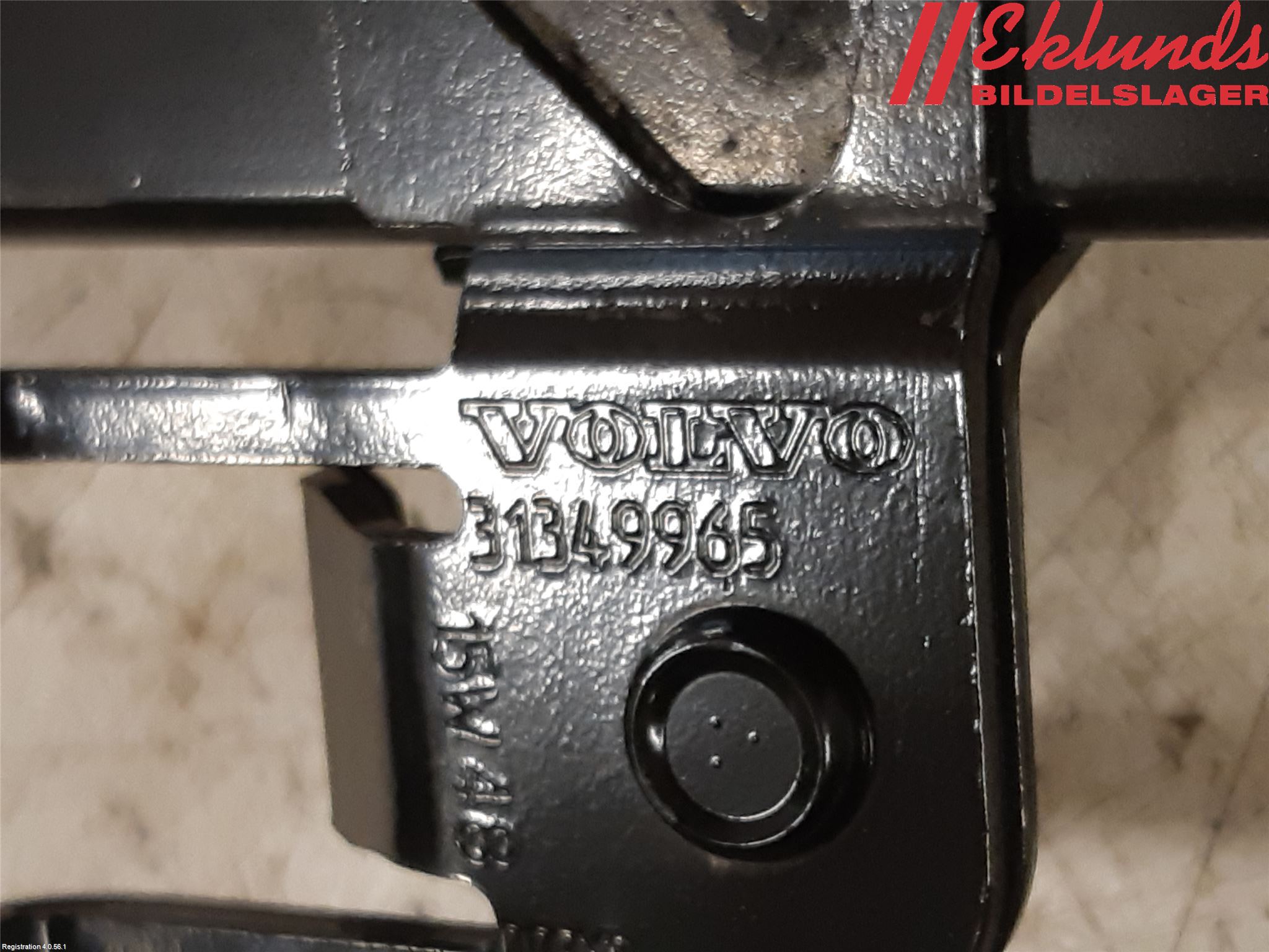 Volvo V40 12-19 Momentstag Fram