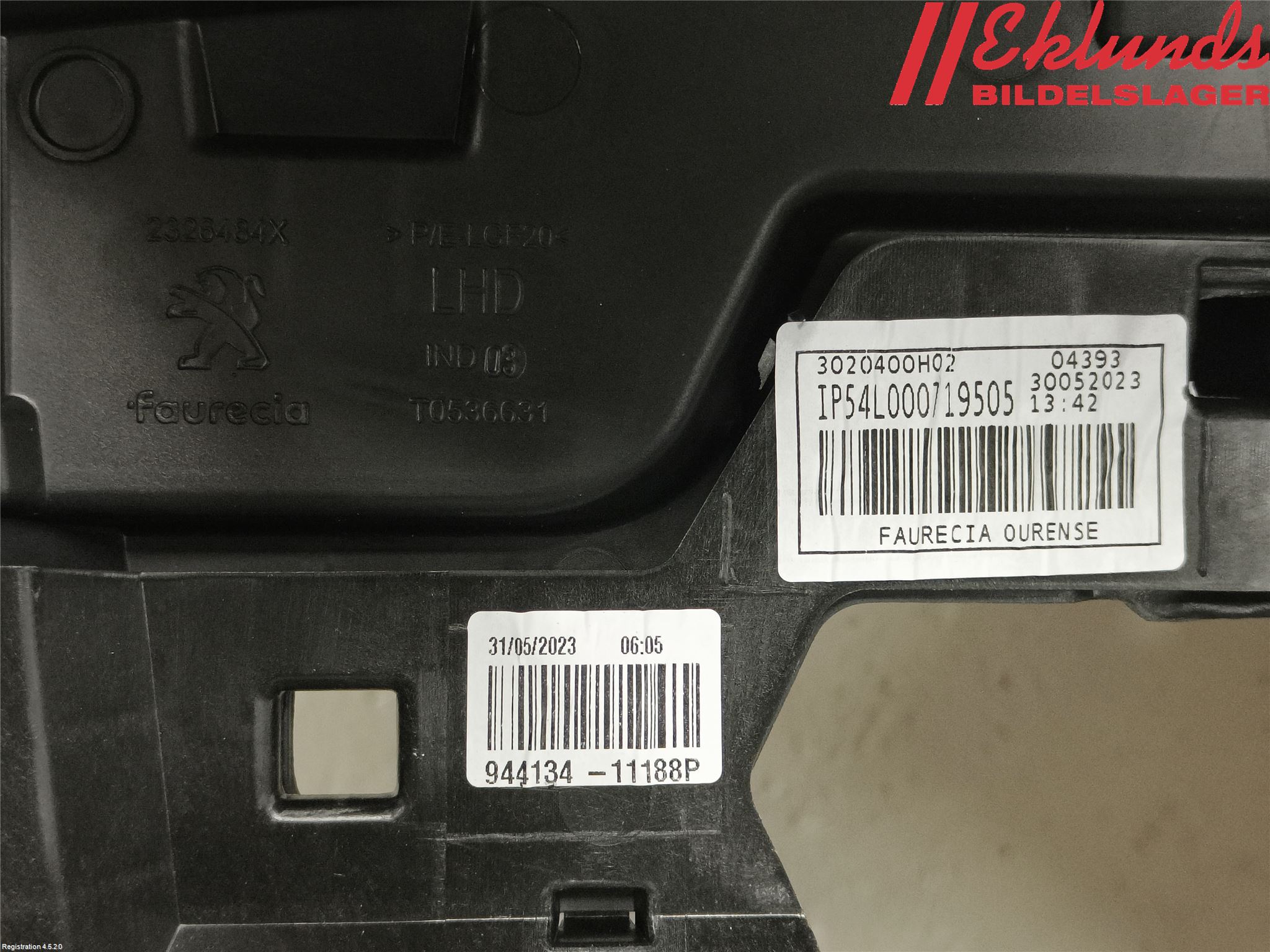 Peugeot 2008/E-2008 20- Instrumentbräda