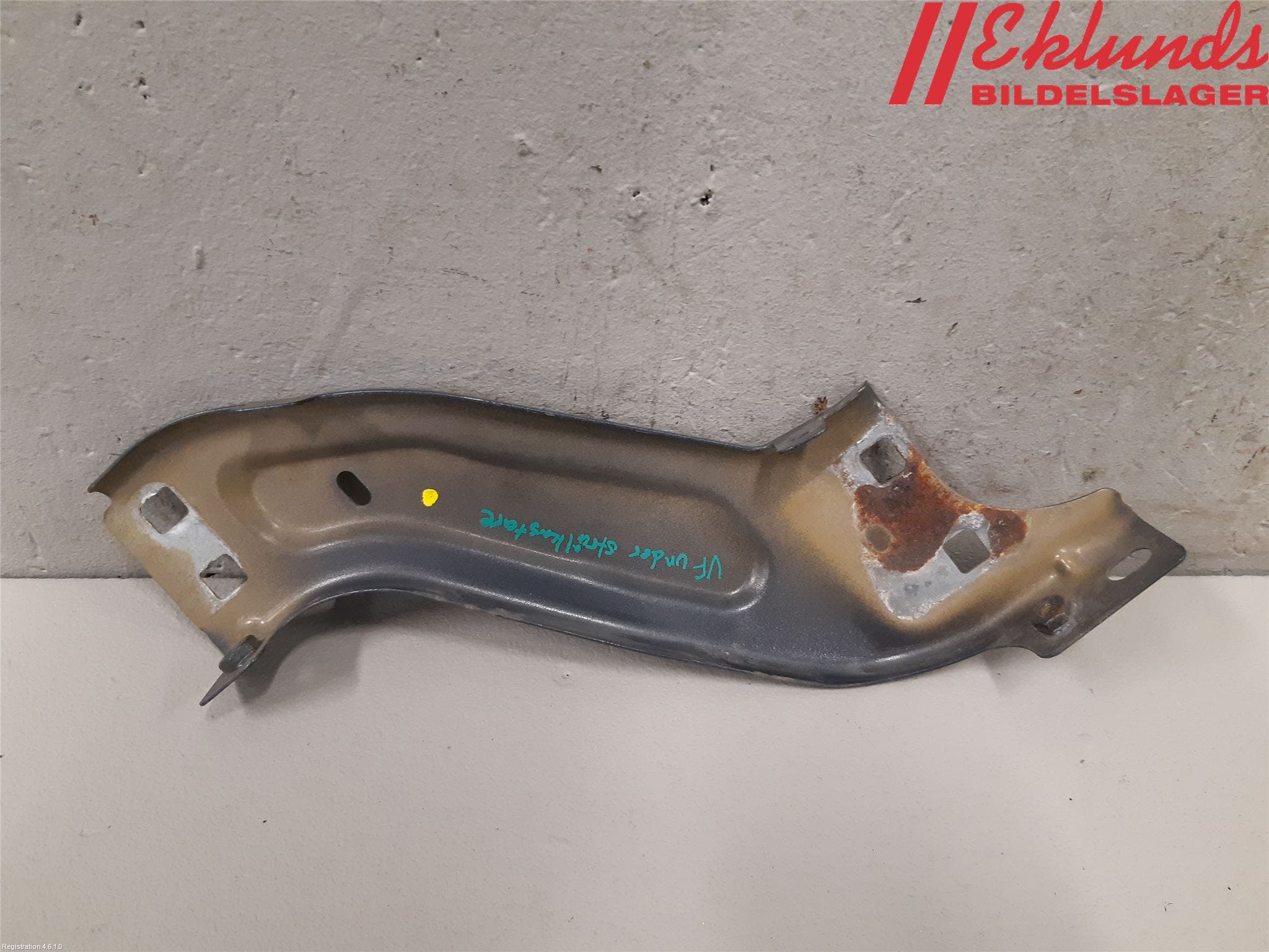 Peugeot PARTNER 08-15 Strålkast Fästsarg