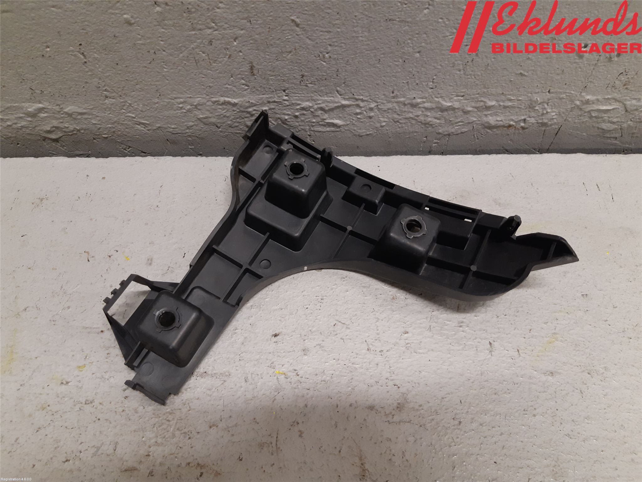 Volvo XC60 09-13 Stötfångarfäste Bak Vä