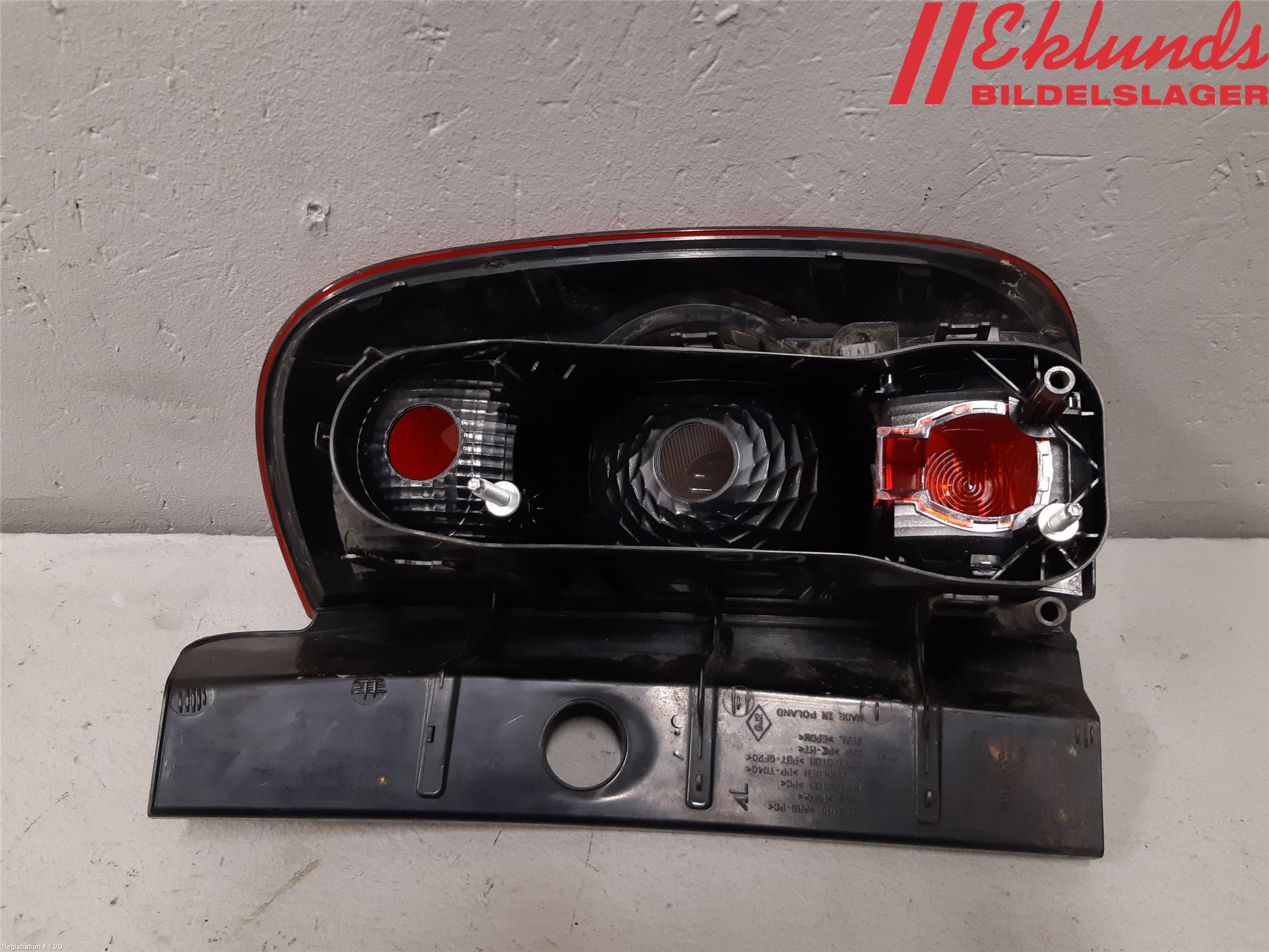 Dacia DUSTER 10-17 Bakljus Vänster